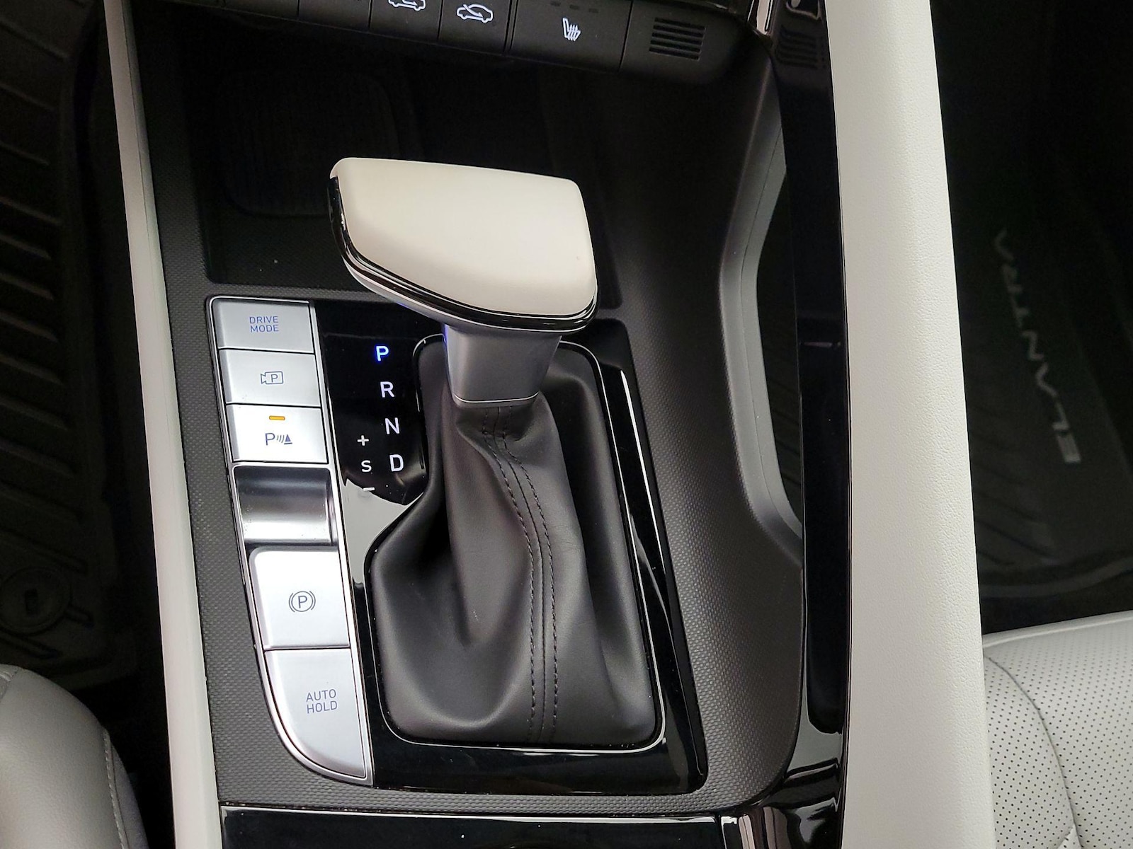 2024 Hyundai Elantra Limited - Photo 19