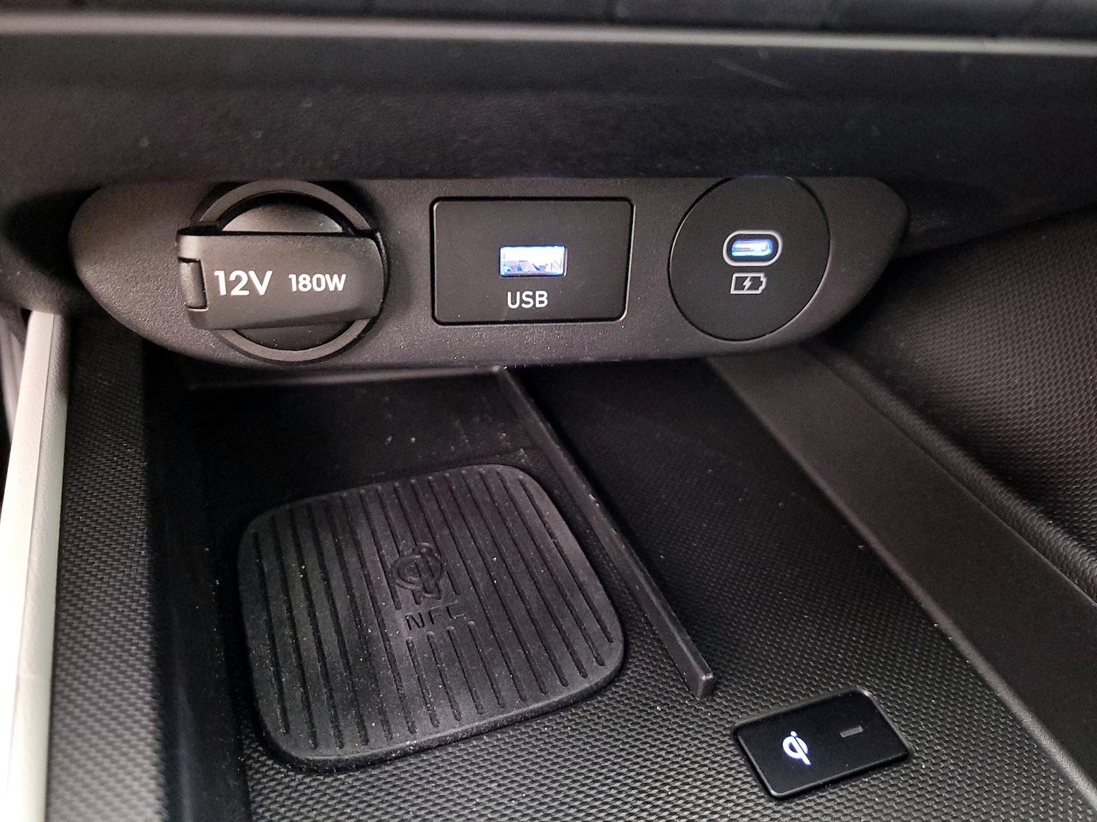 2024 Hyundai Elantra Limited - Photo 20