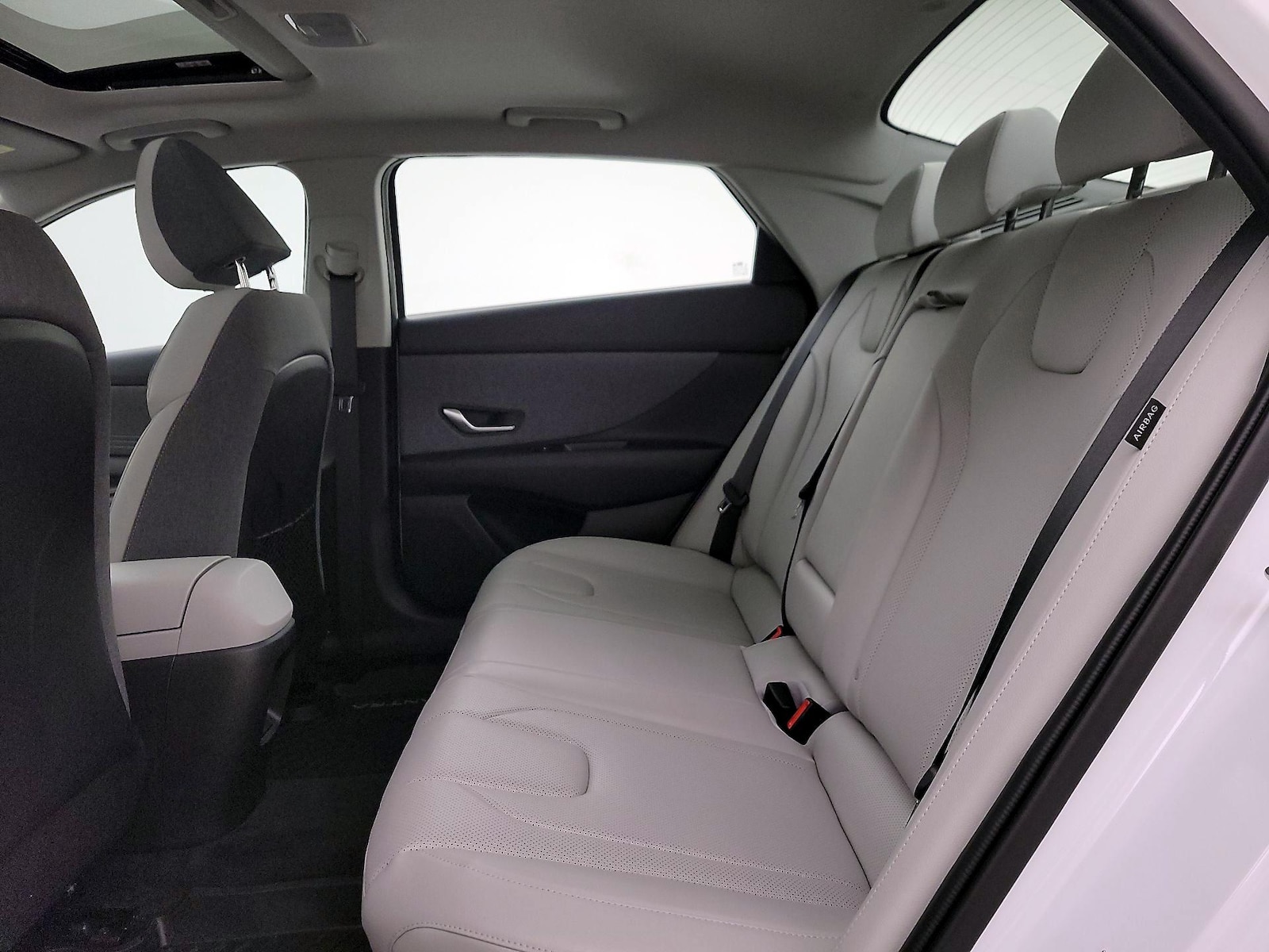 2024 Hyundai Elantra Limited - Photo 22