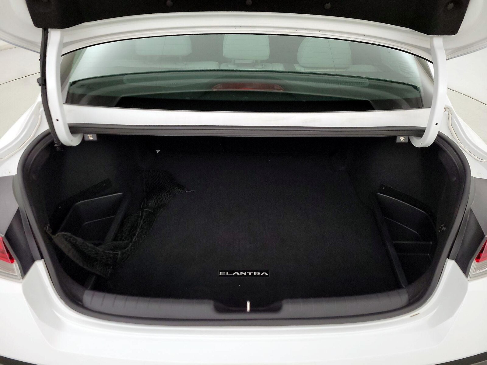 2024 Hyundai Elantra Limited - Photo 23