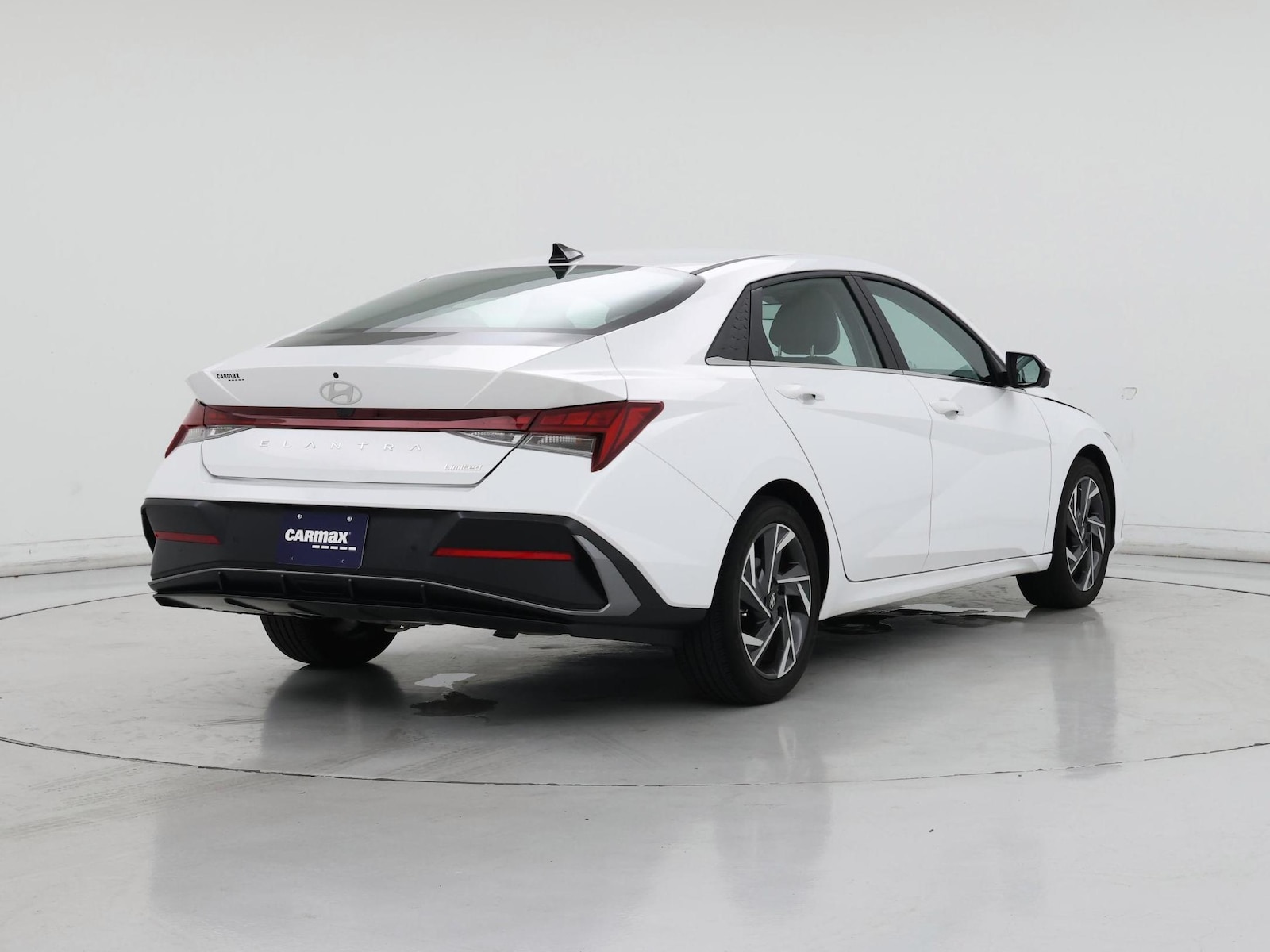 2024 Hyundai Elantra Limited - Photo 9