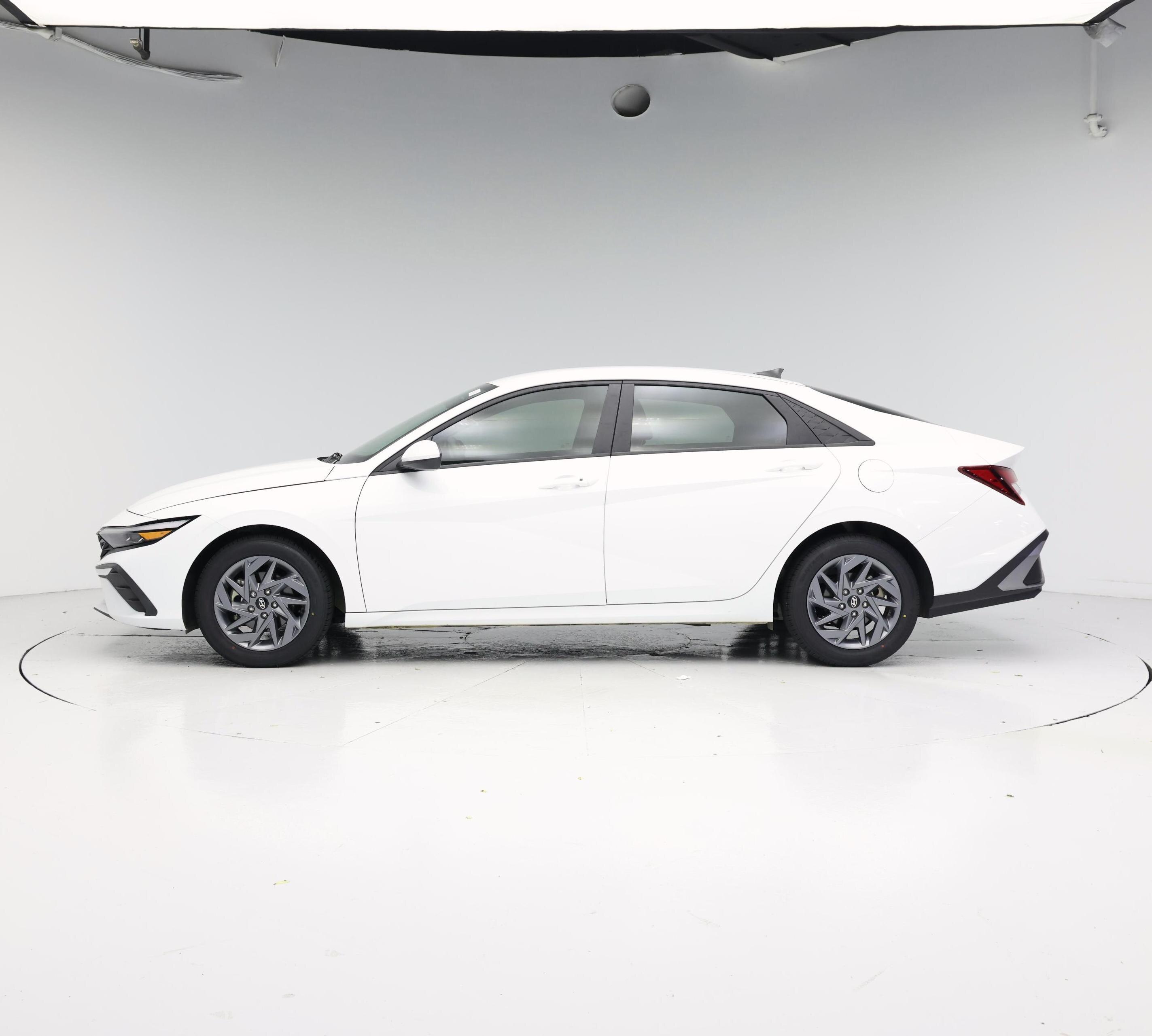 Thumbnail: 2024 Hyundai Elantra - 3