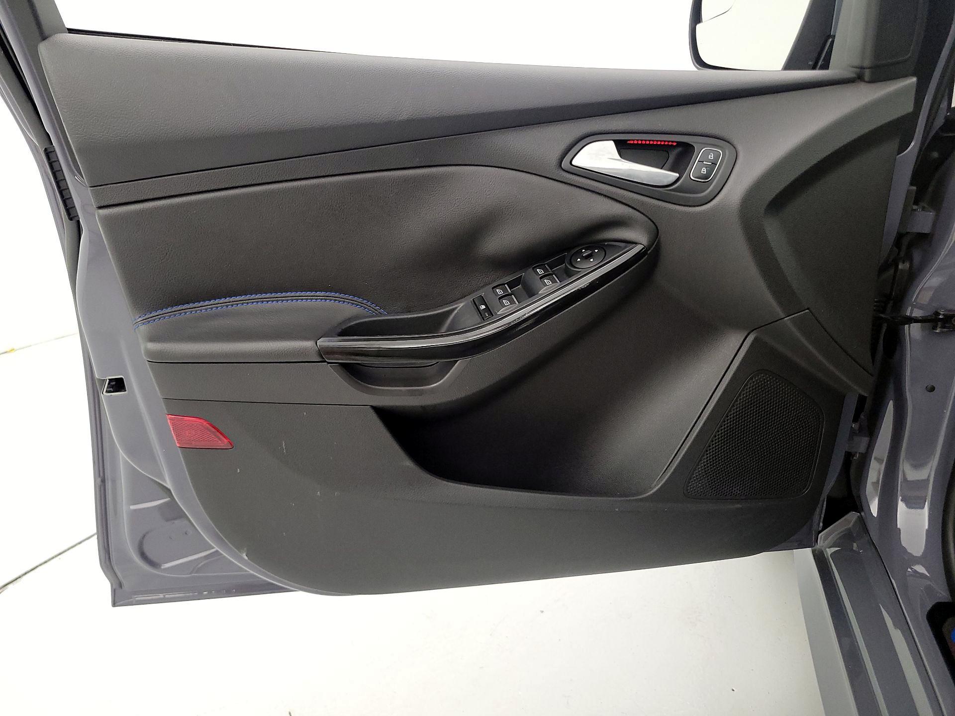 Thumbnail: 2016 Ford Focus - 12