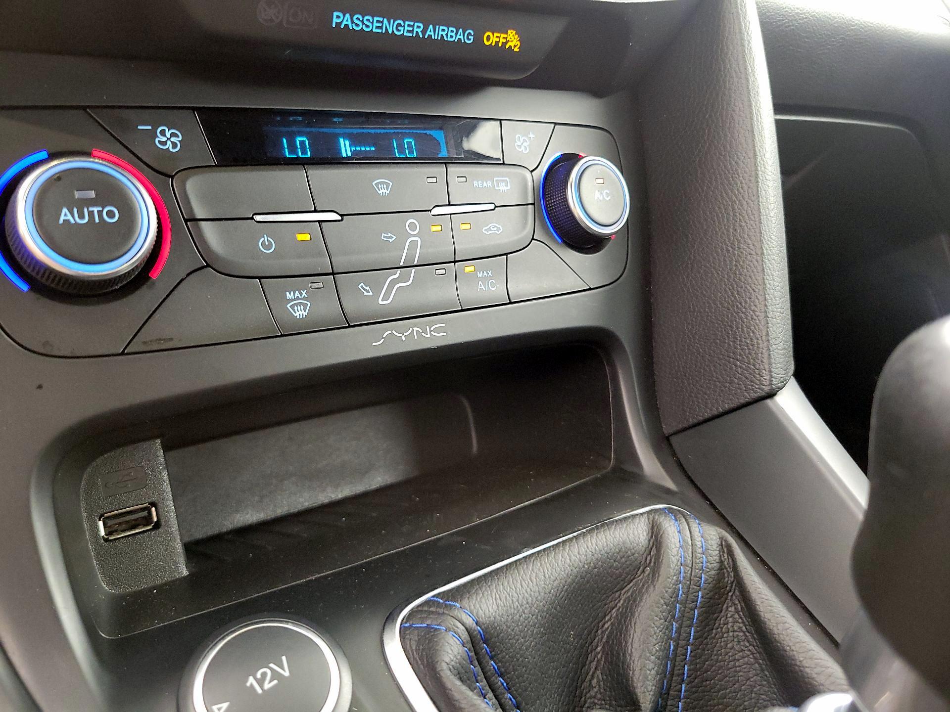 Thumbnail: 2016 Ford Focus - 16