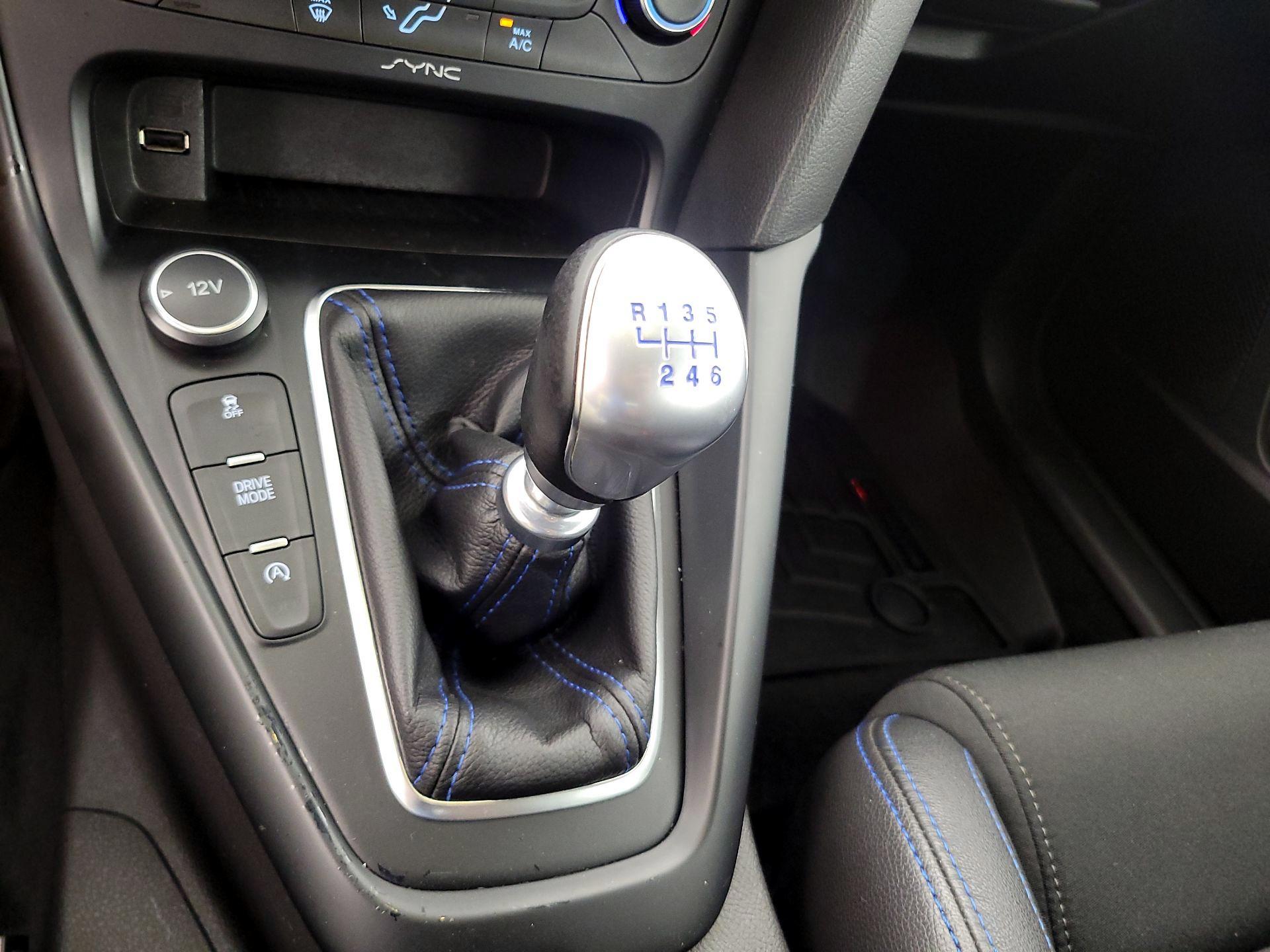 Thumbnail: 2016 Ford Focus - 17