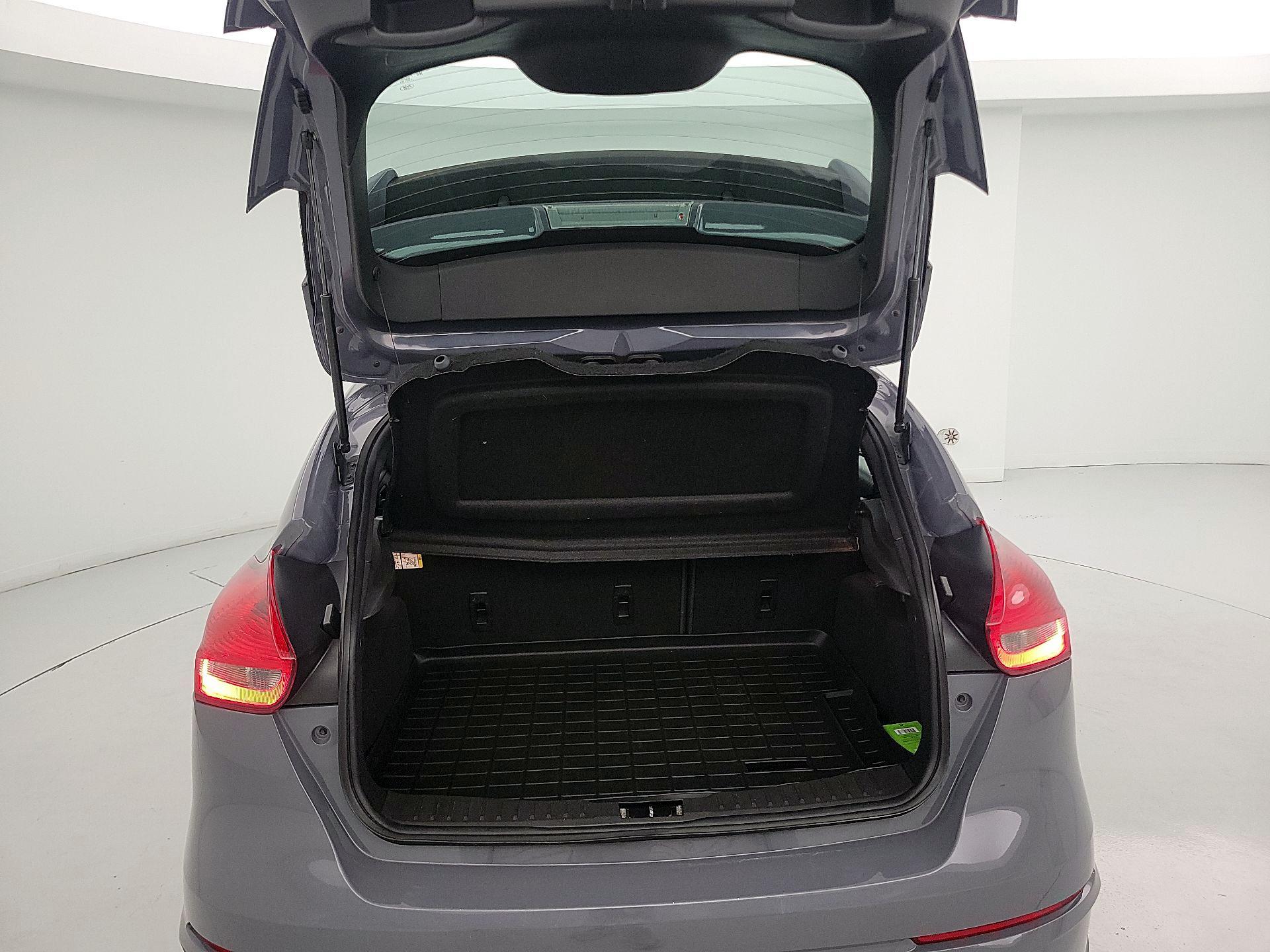 Thumbnail: 2016 Ford Focus - 20