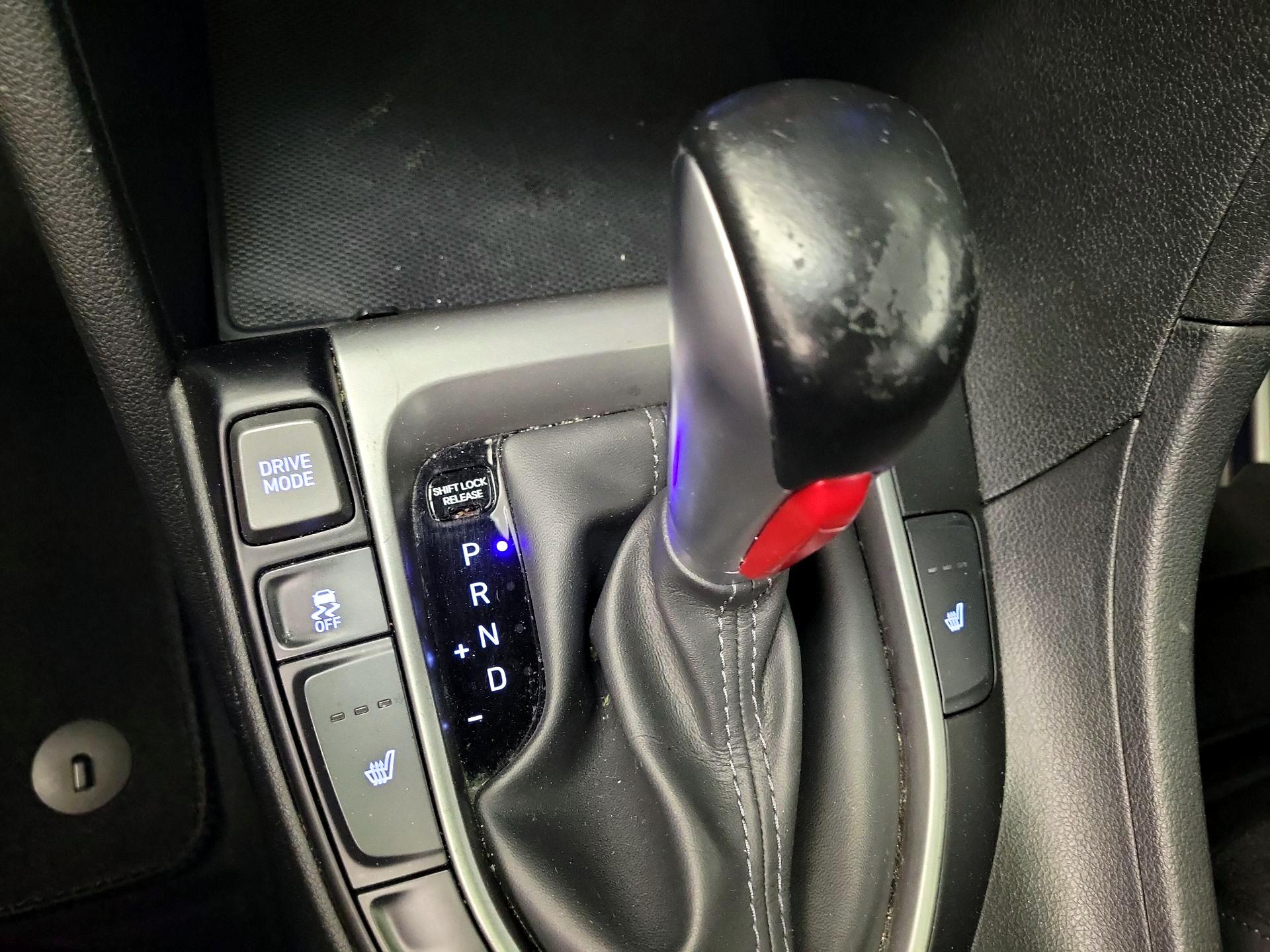 Thumbnail: 2019 Hyundai Veloster - 17