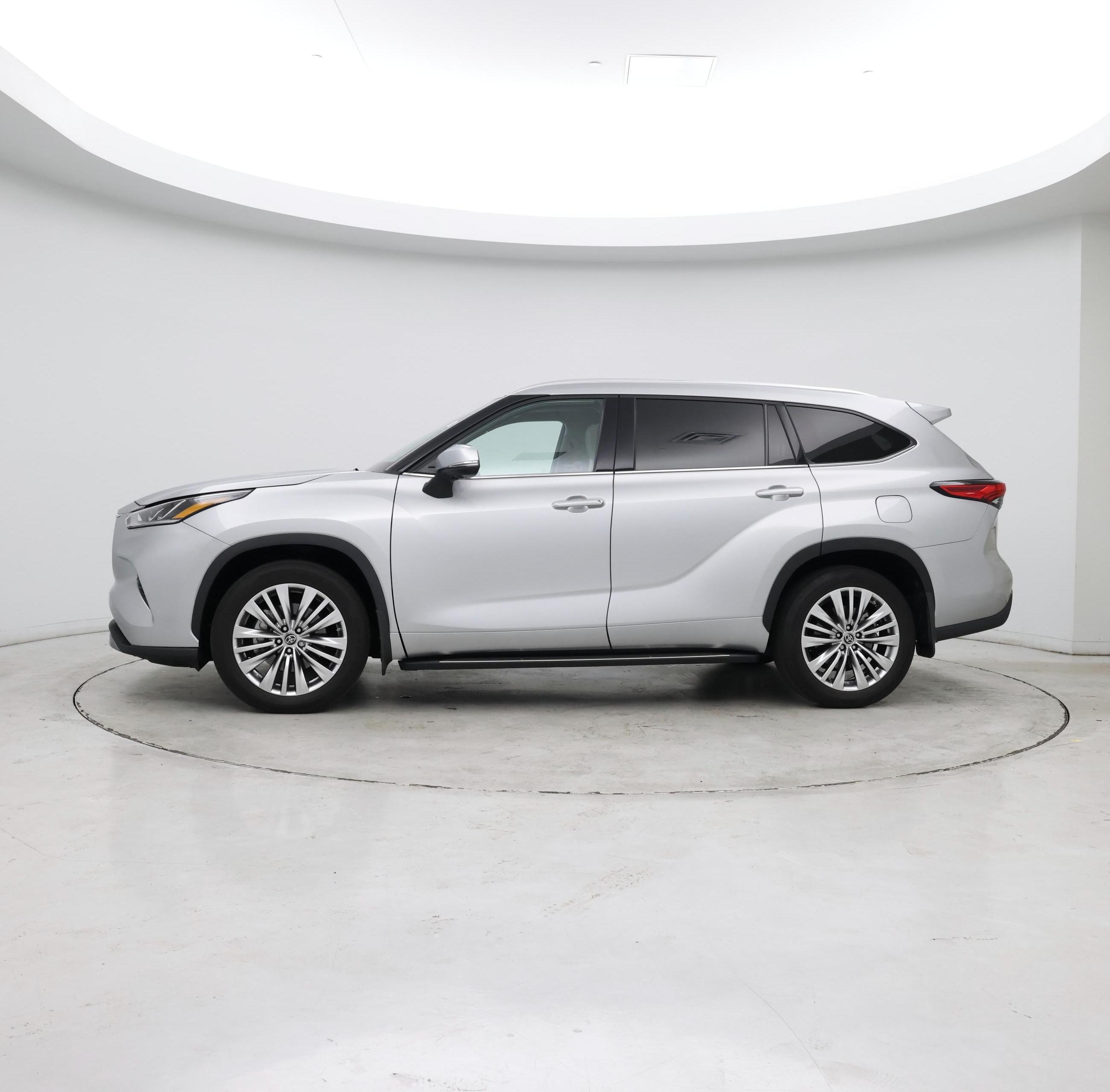 Thumbnail: 2023 Toyota Highlander - 2