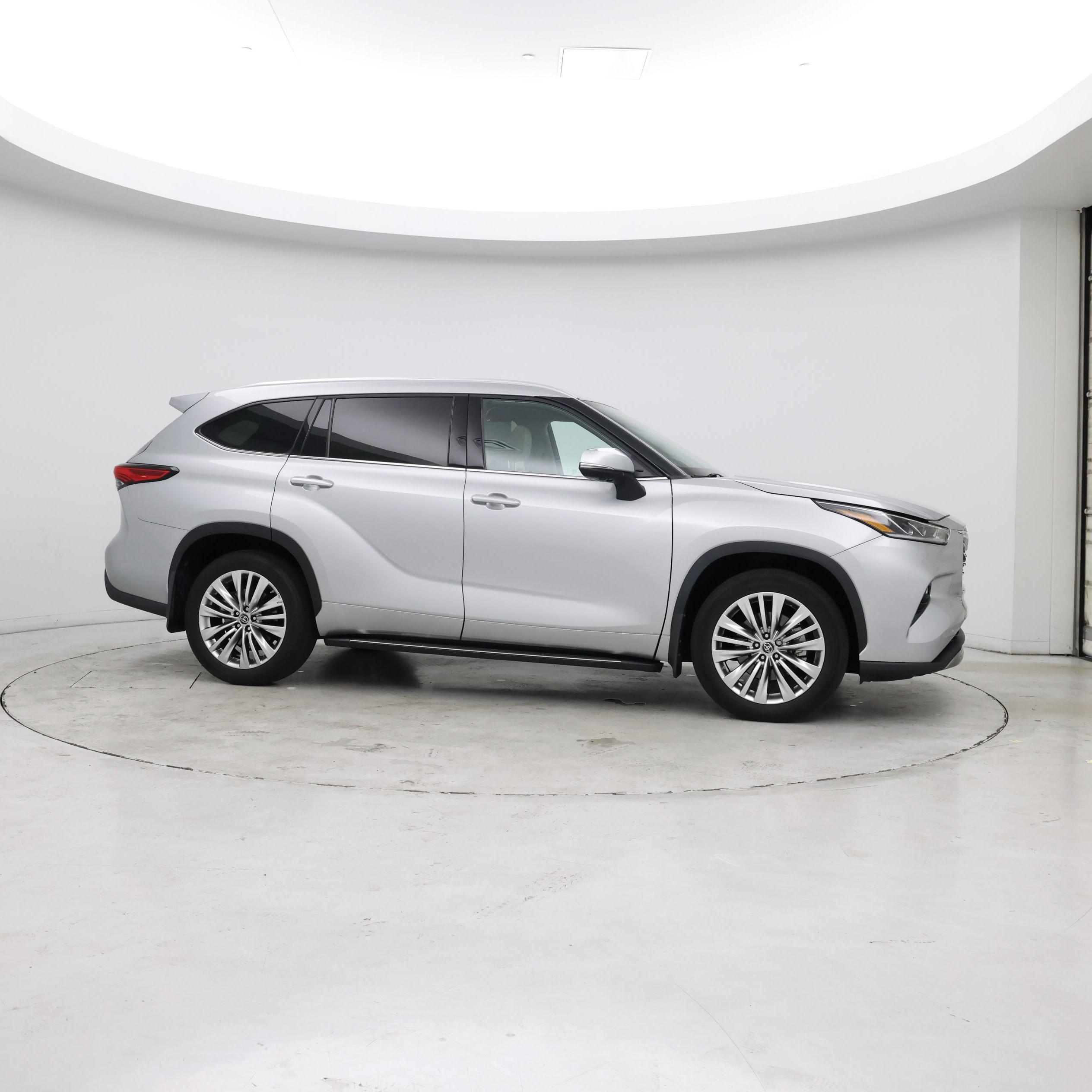 Thumbnail: 2023 Toyota Highlander - 7