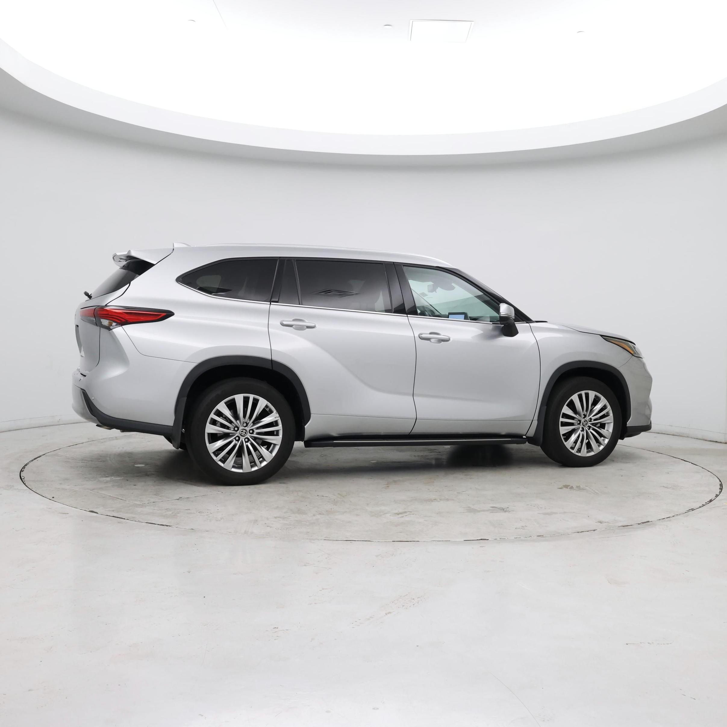 Thumbnail: 2023 Toyota Highlander - 8