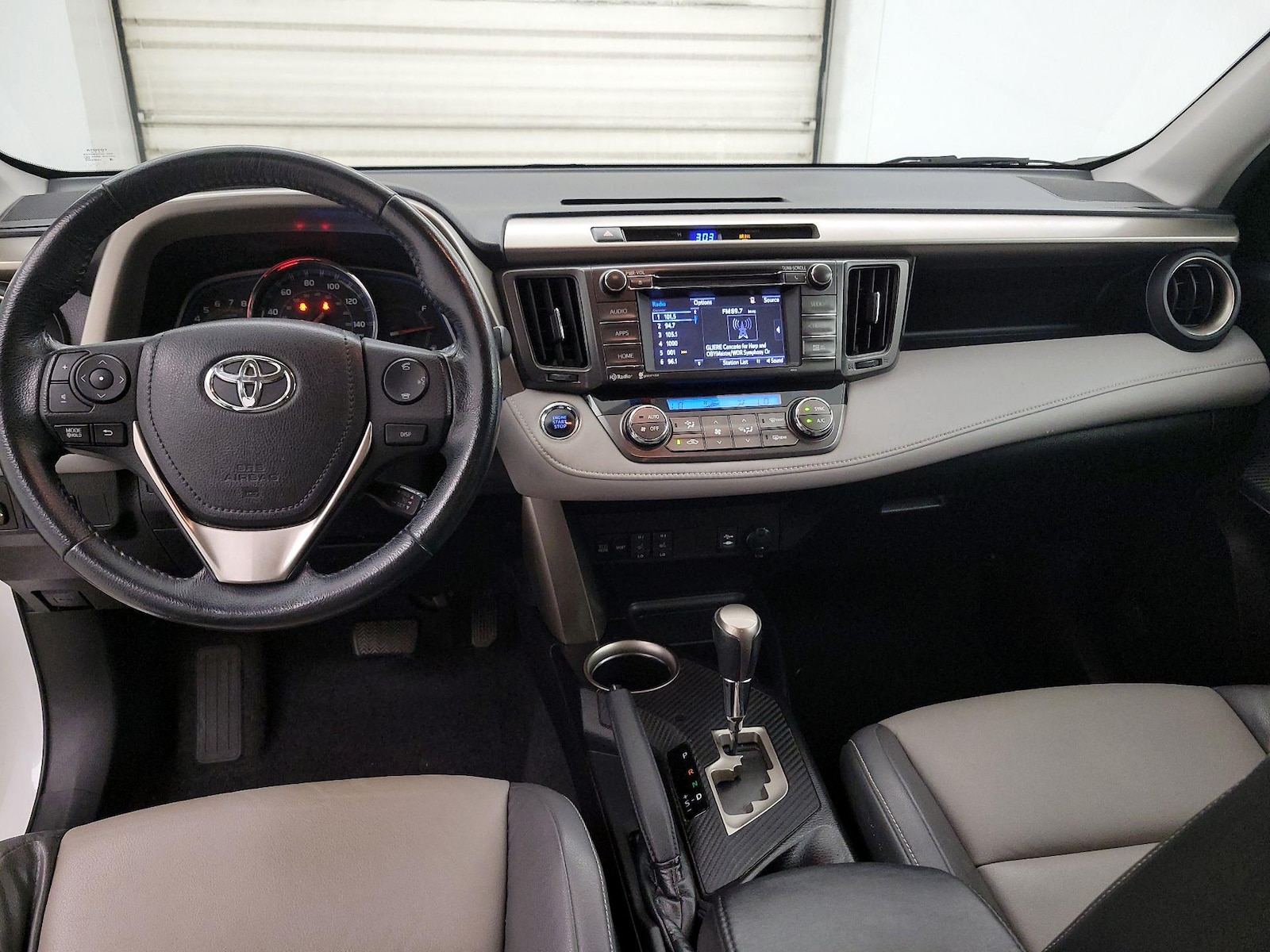 2015 Toyota RAV4 Limited - Photo 10