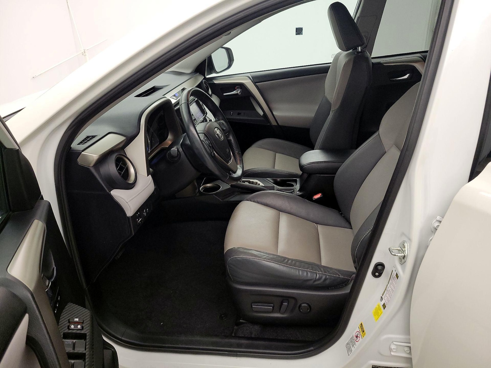 2015 Toyota RAV4 Limited - Photo 12