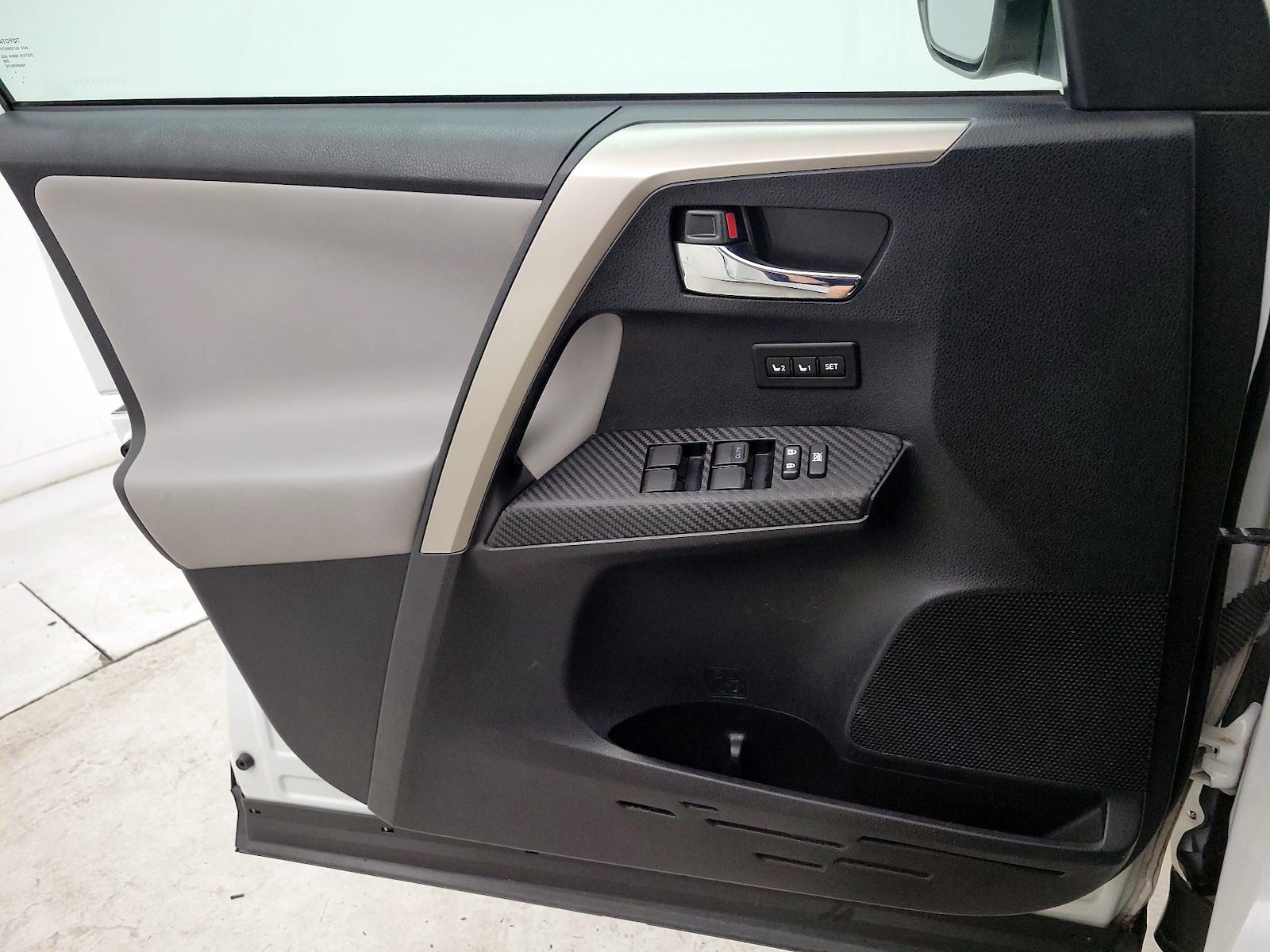 2015 Toyota RAV4 Limited - Photo 13