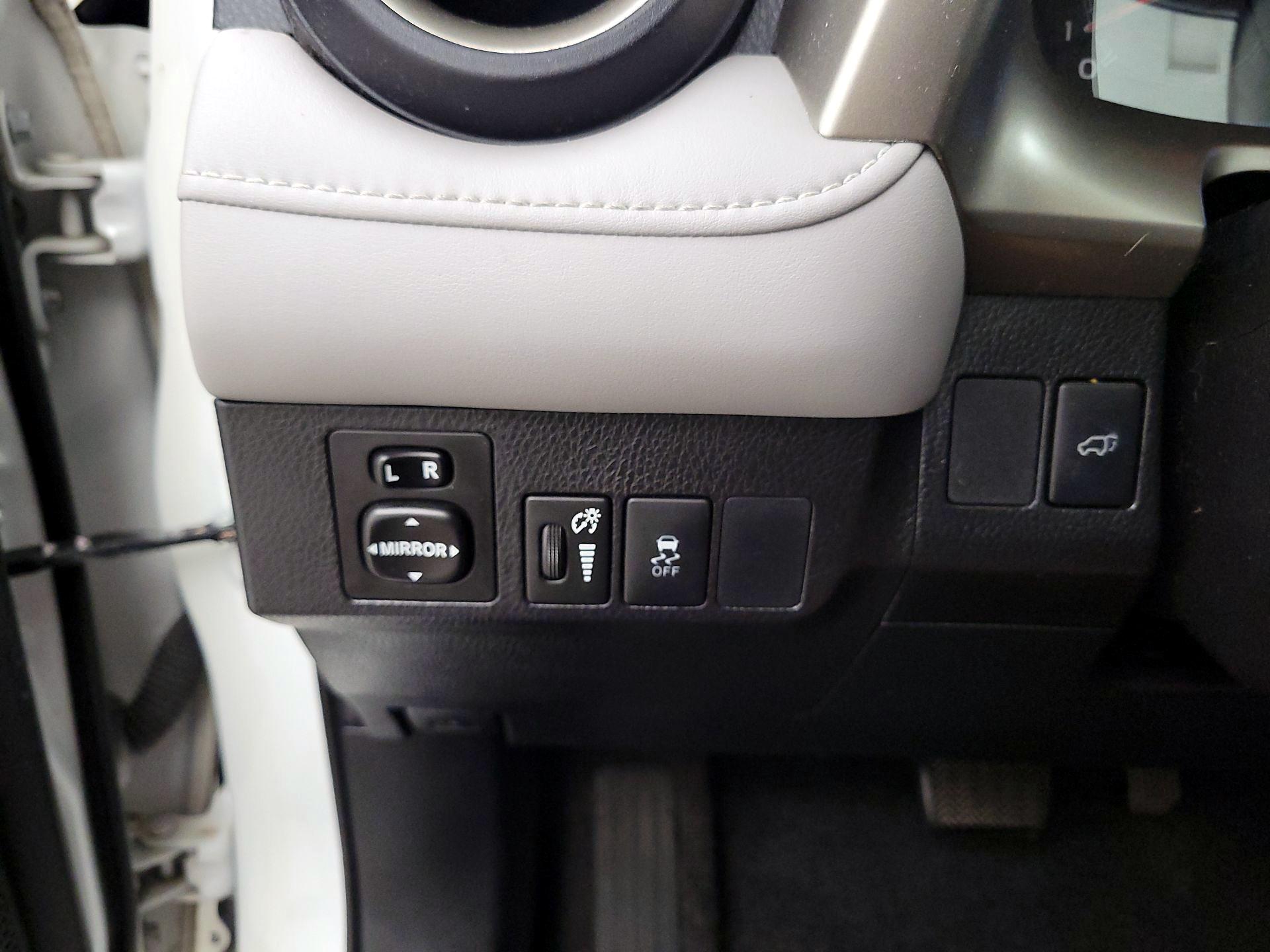 Thumbnail: 2015 Toyota RAV4 - 13