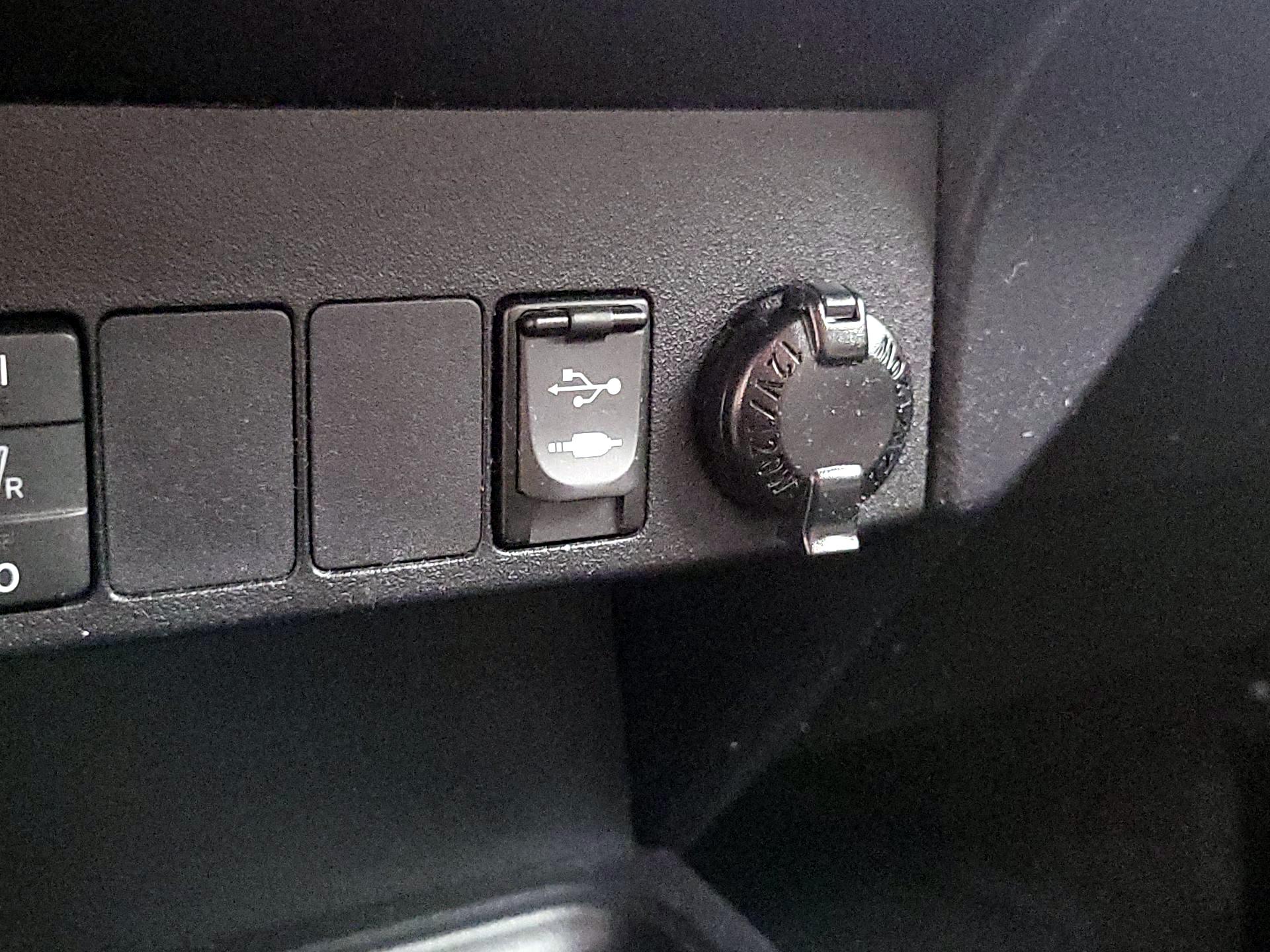 Thumbnail: 2015 Toyota RAV4 - 18