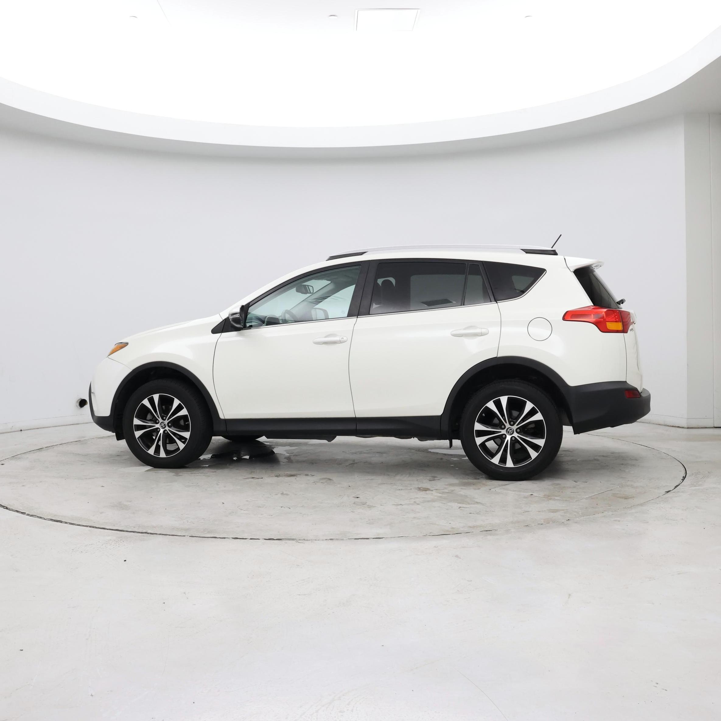 Thumbnail: 2015 Toyota RAV4 - 3