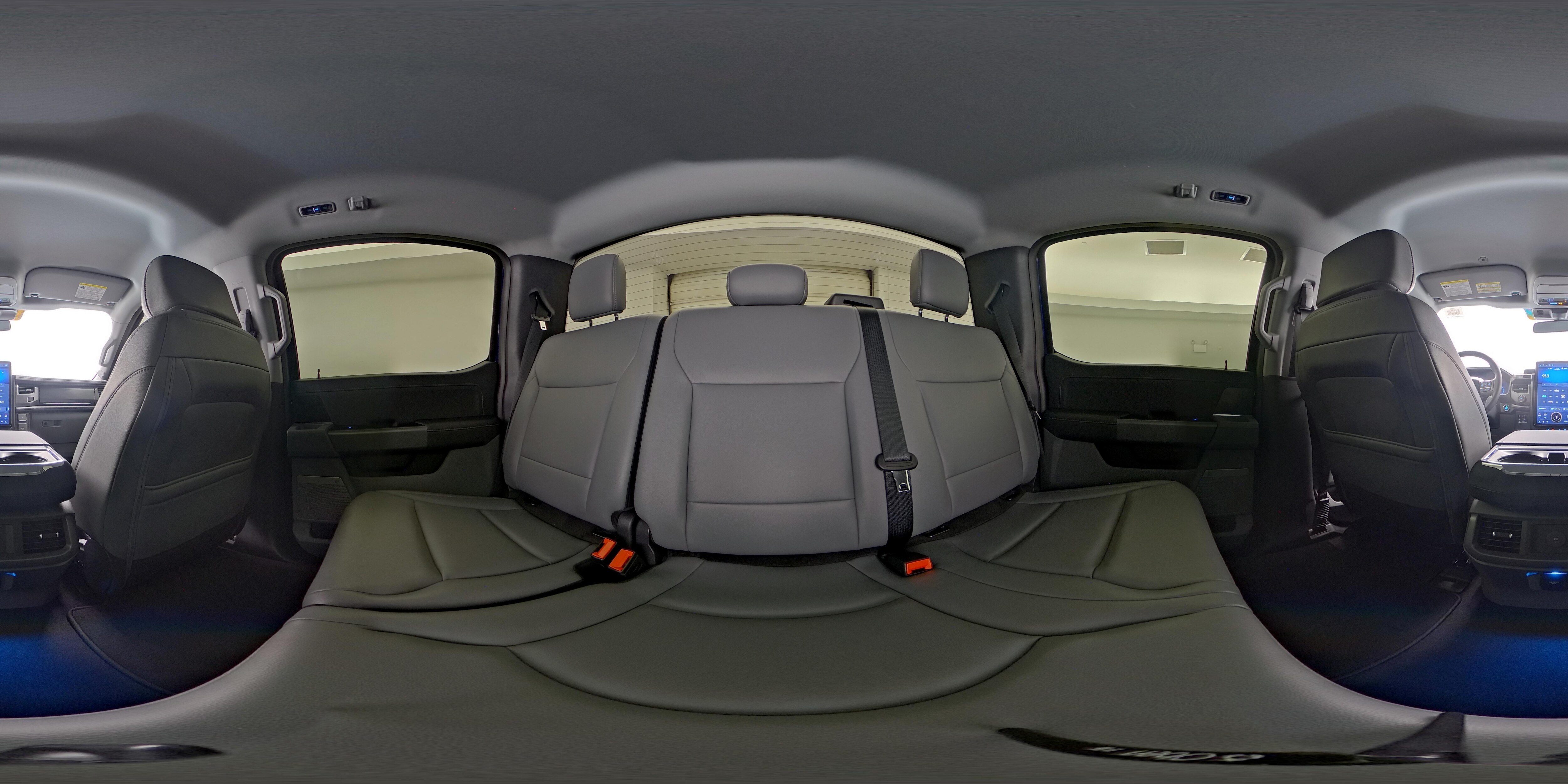 2025 Ford F-150 Lightning Flash - Photo 25