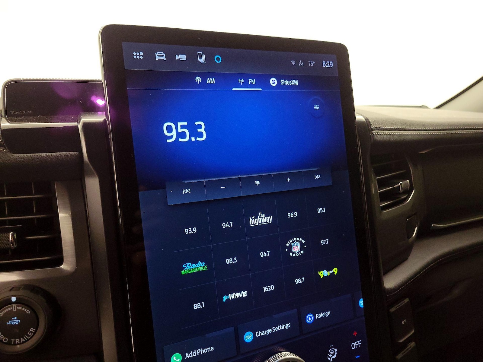 2025 Ford F-150 Lightning Flash - Photo 17