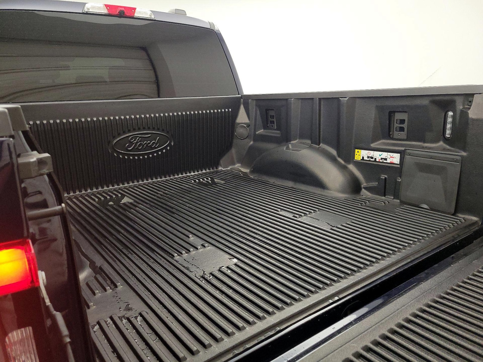 2025 Ford F-150 Lightning Flash - Photo 22