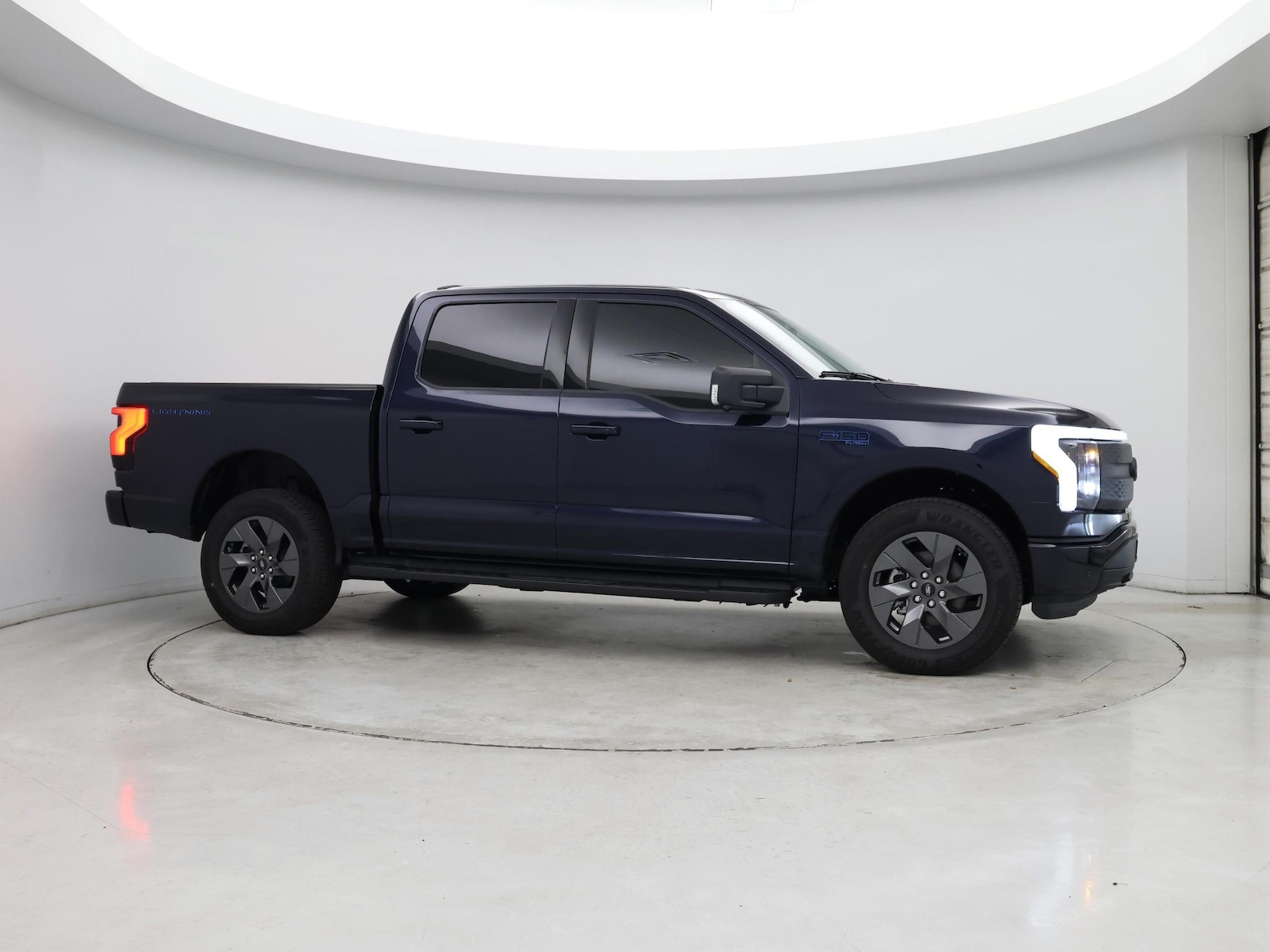 2025 Ford F-150 Lightning Flash - Photo 8