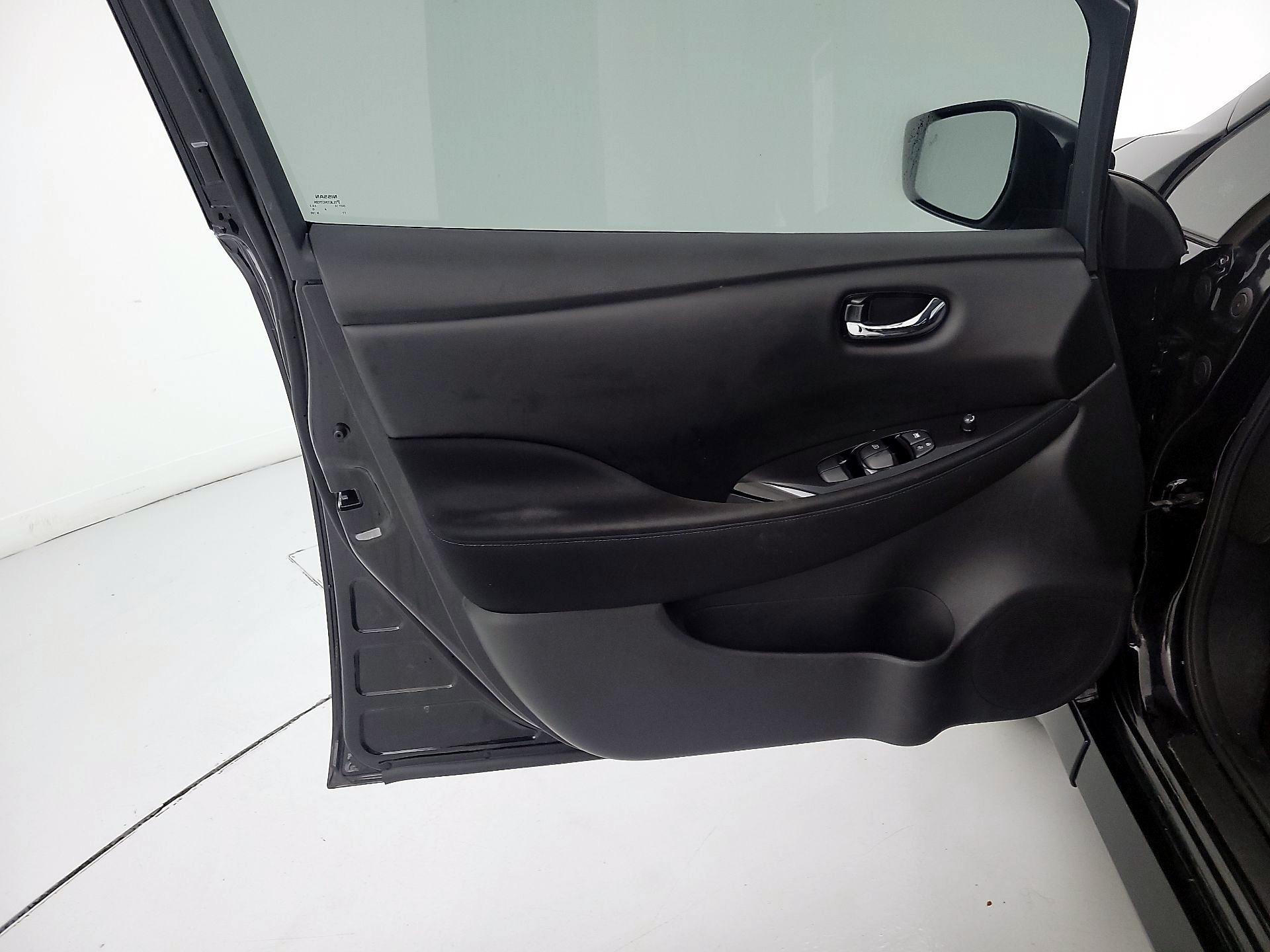 Thumbnail: 2021 Nissan Leaf - 12