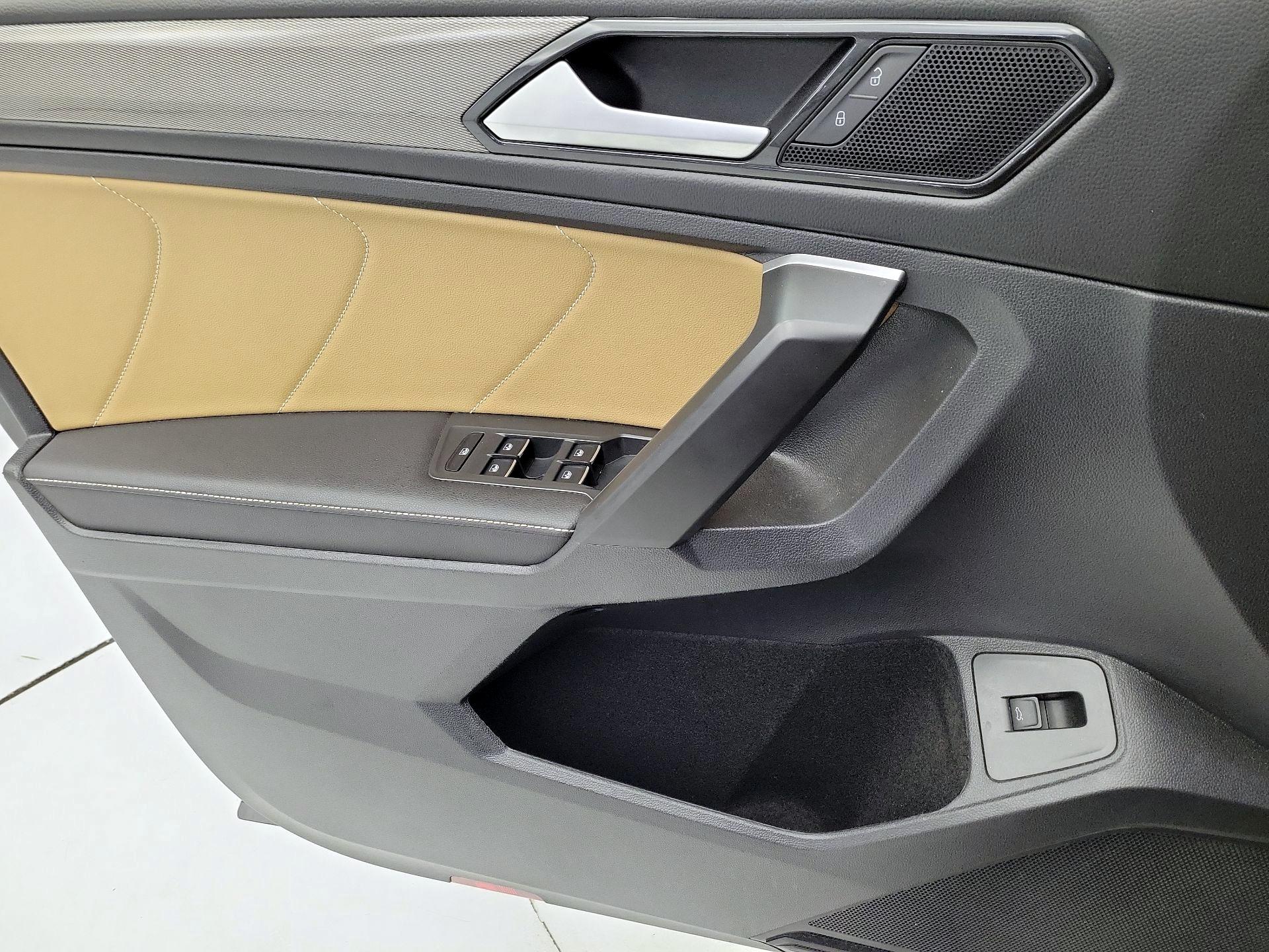 Thumbnail: 2024 Volkswagen Tiguan - 12