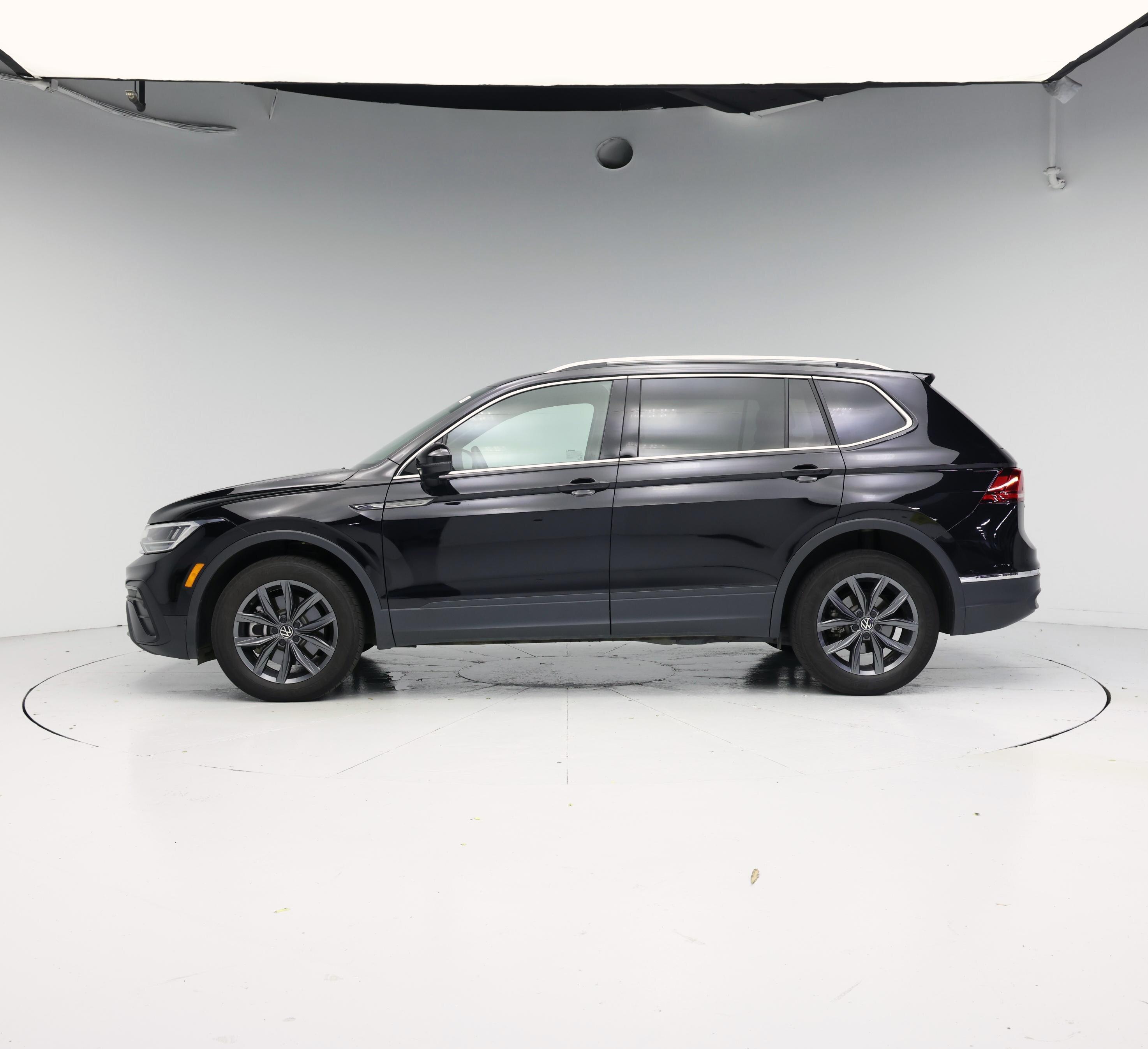 Thumbnail: 2024 Volkswagen Tiguan - 3