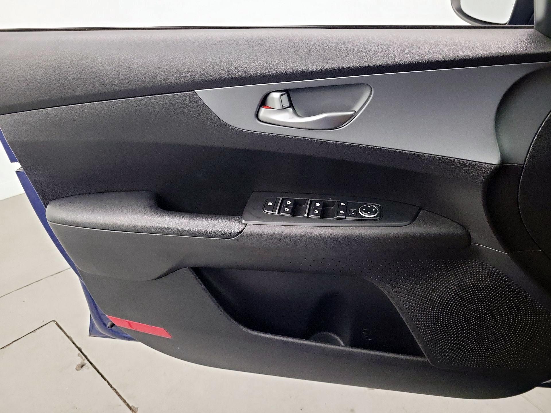 Thumbnail: 2021 Kia Forte - 12