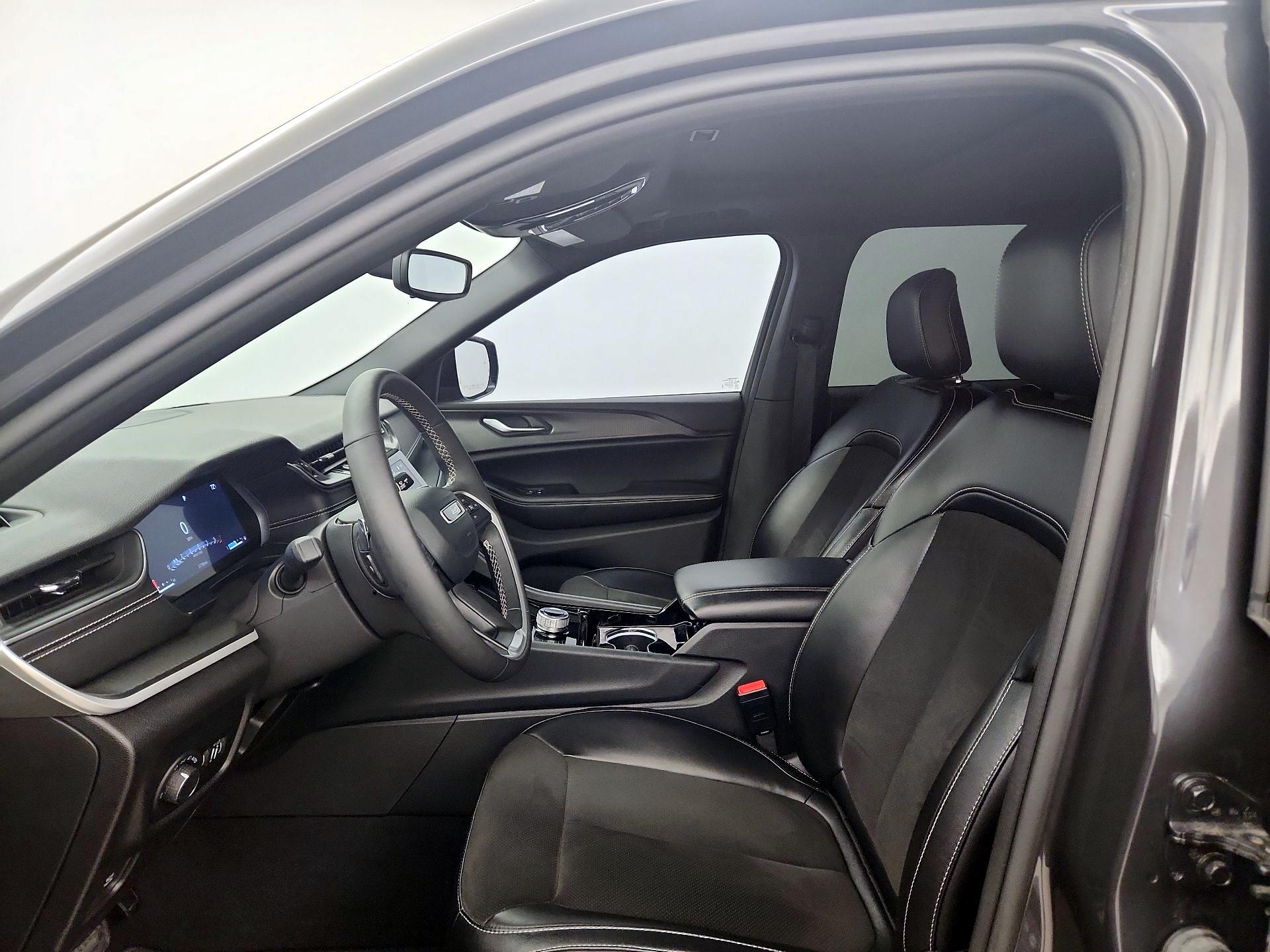 Thumbnail: 2023 Jeep Grand Cherokee - 11