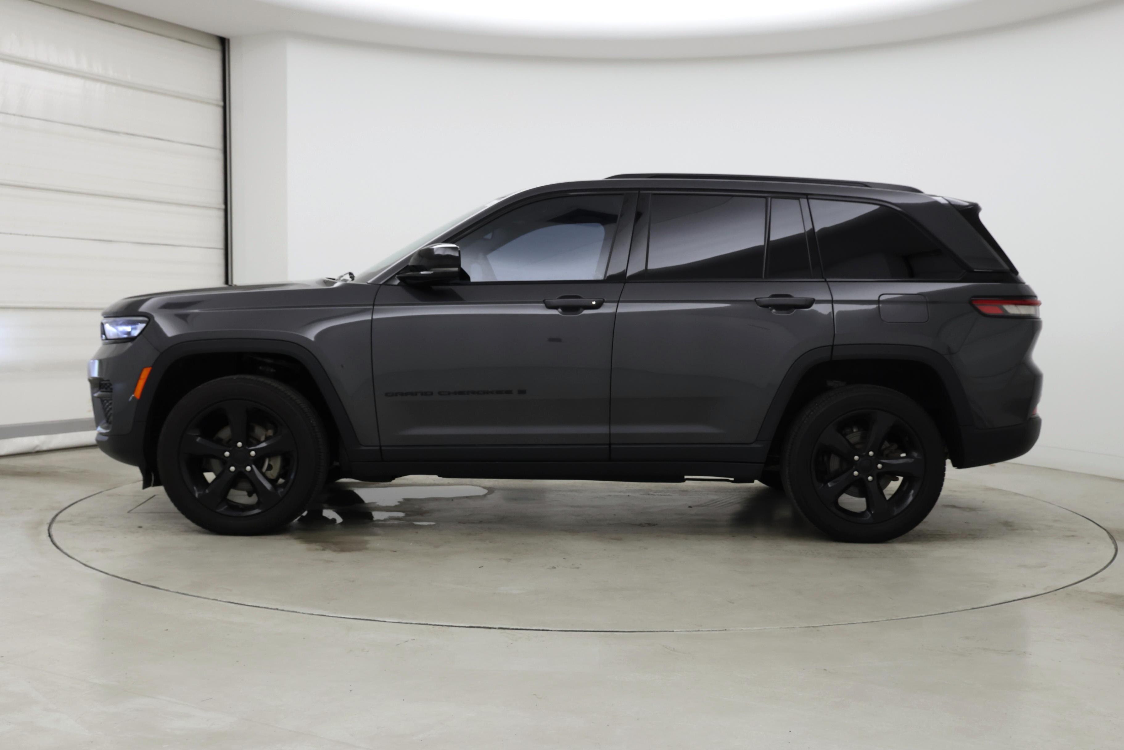 Thumbnail: 2023 Jeep Grand Cherokee - 3