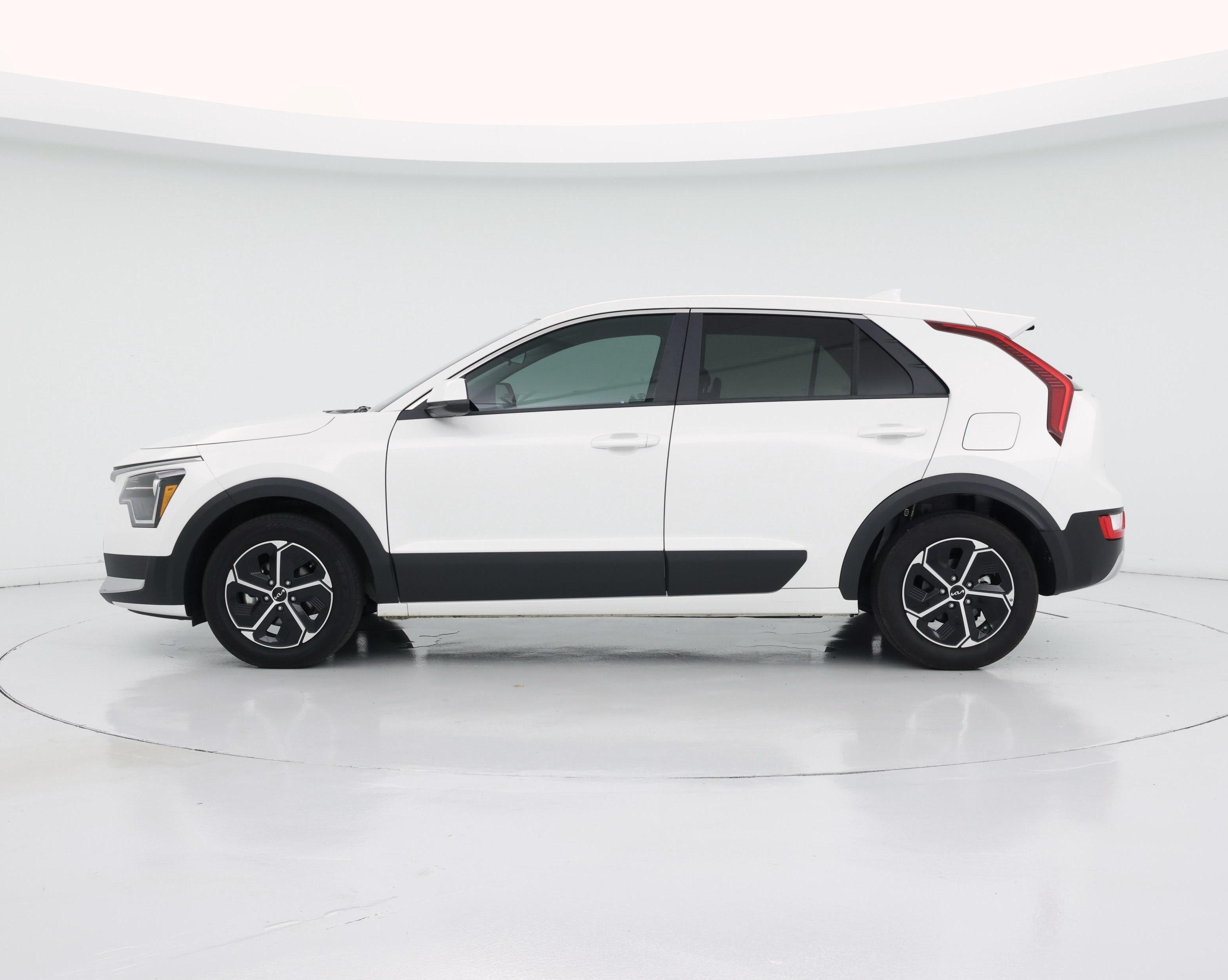 Thumbnail: 2025 Kia Niro - 3