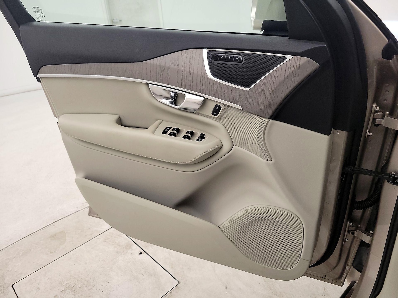 2025 Volvo XC90 Plus - Photo 11