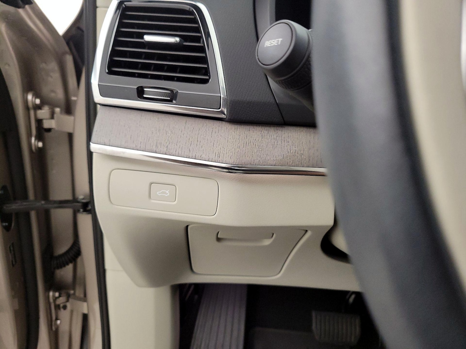 2025 Volvo XC90 Plus - Photo 12