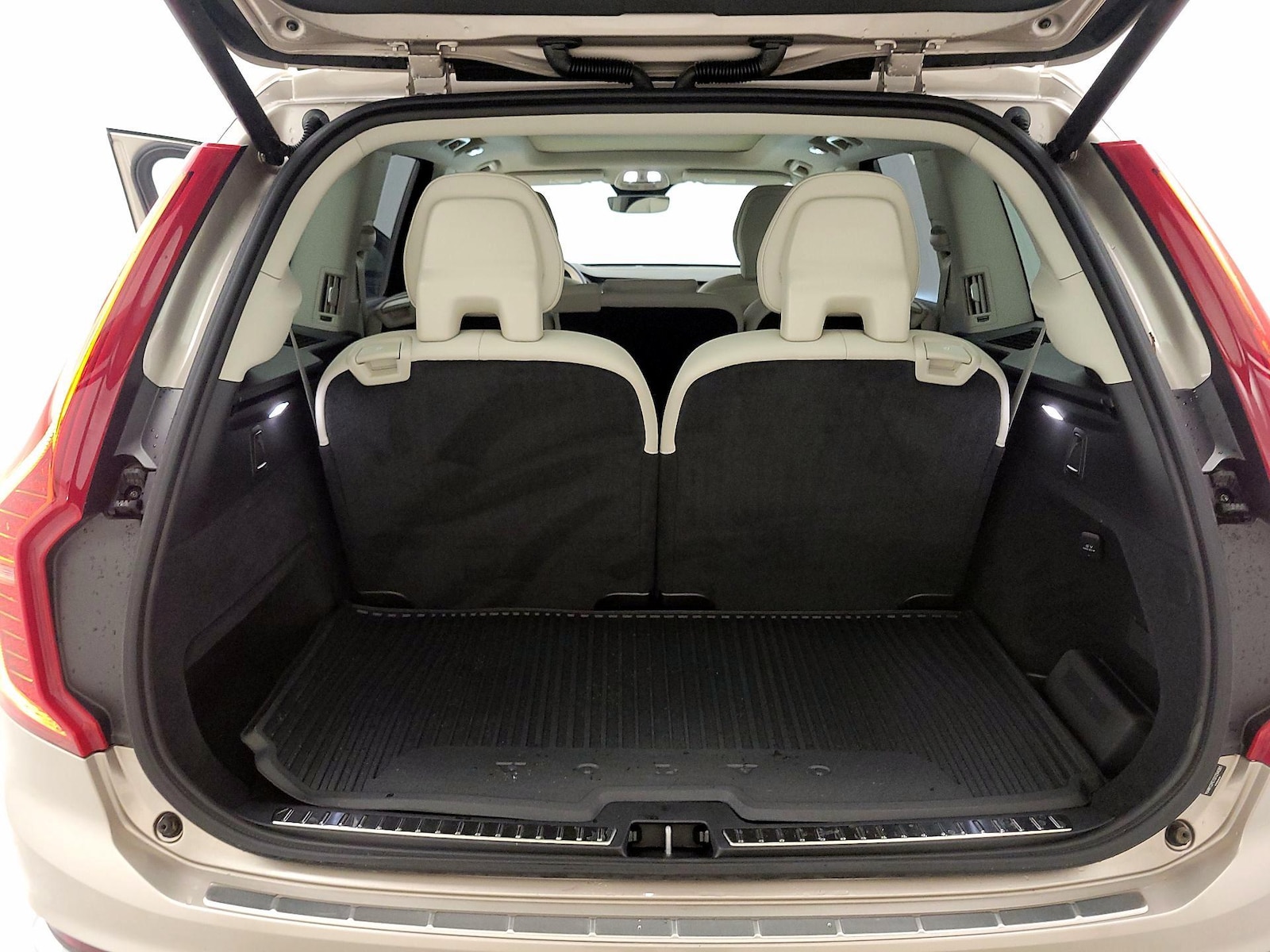 2025 Volvo XC90 Plus - Photo 19