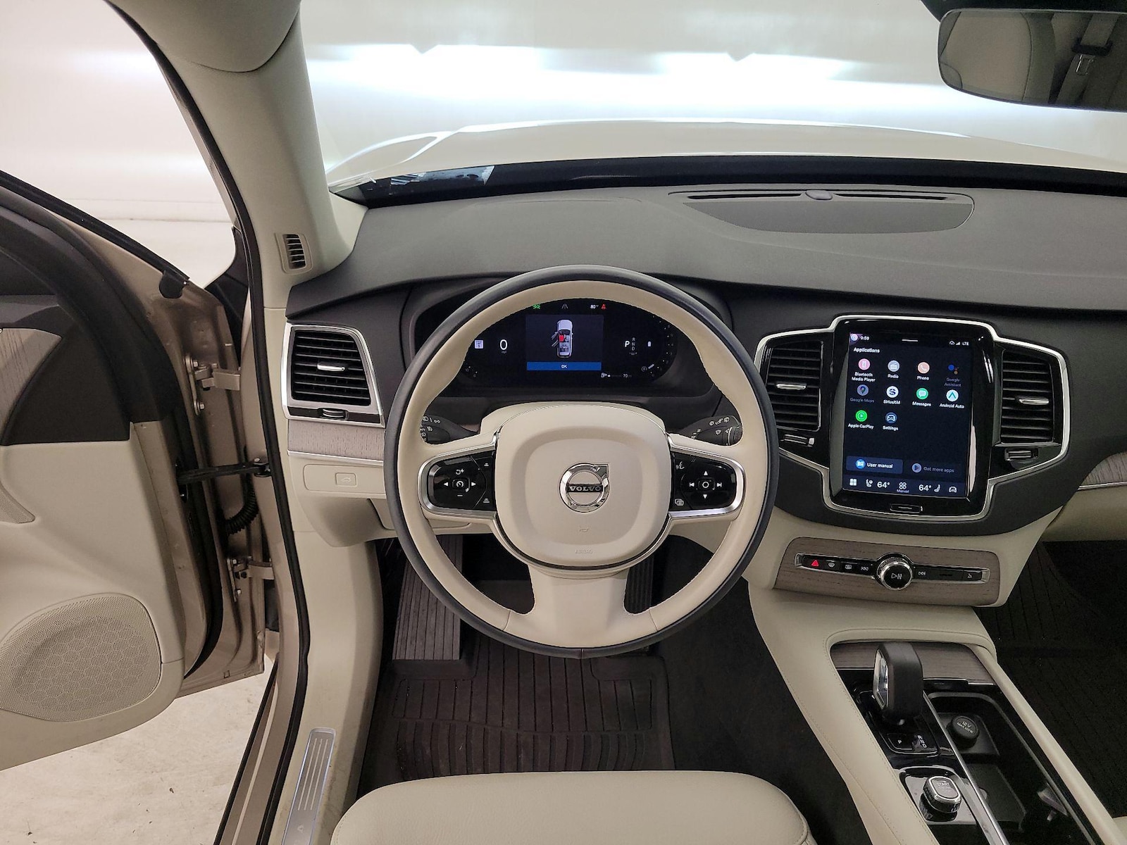 2025 Volvo XC90 Plus - Photo 9