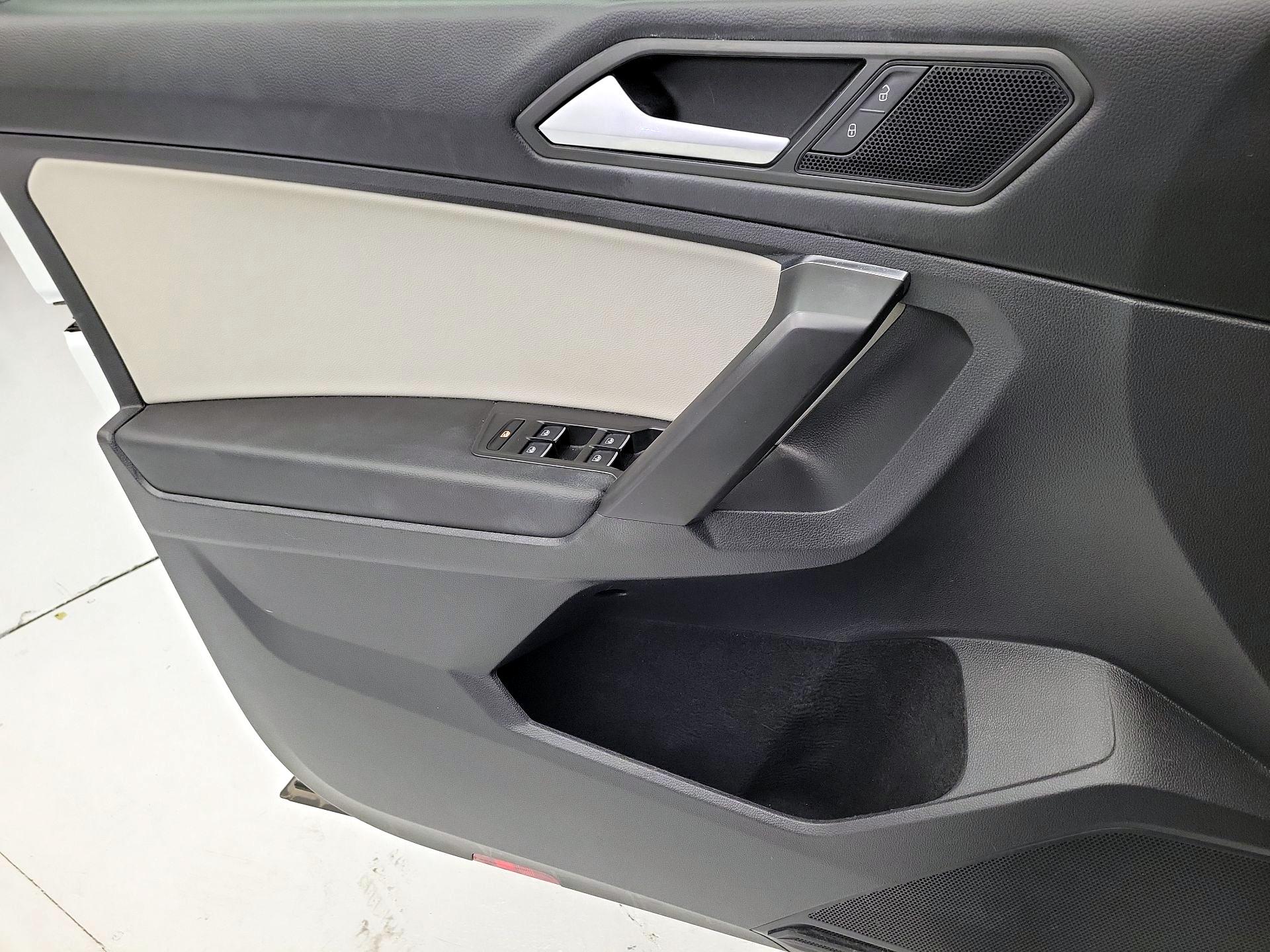 Thumbnail: 2021 Volkswagen Tiguan - 12