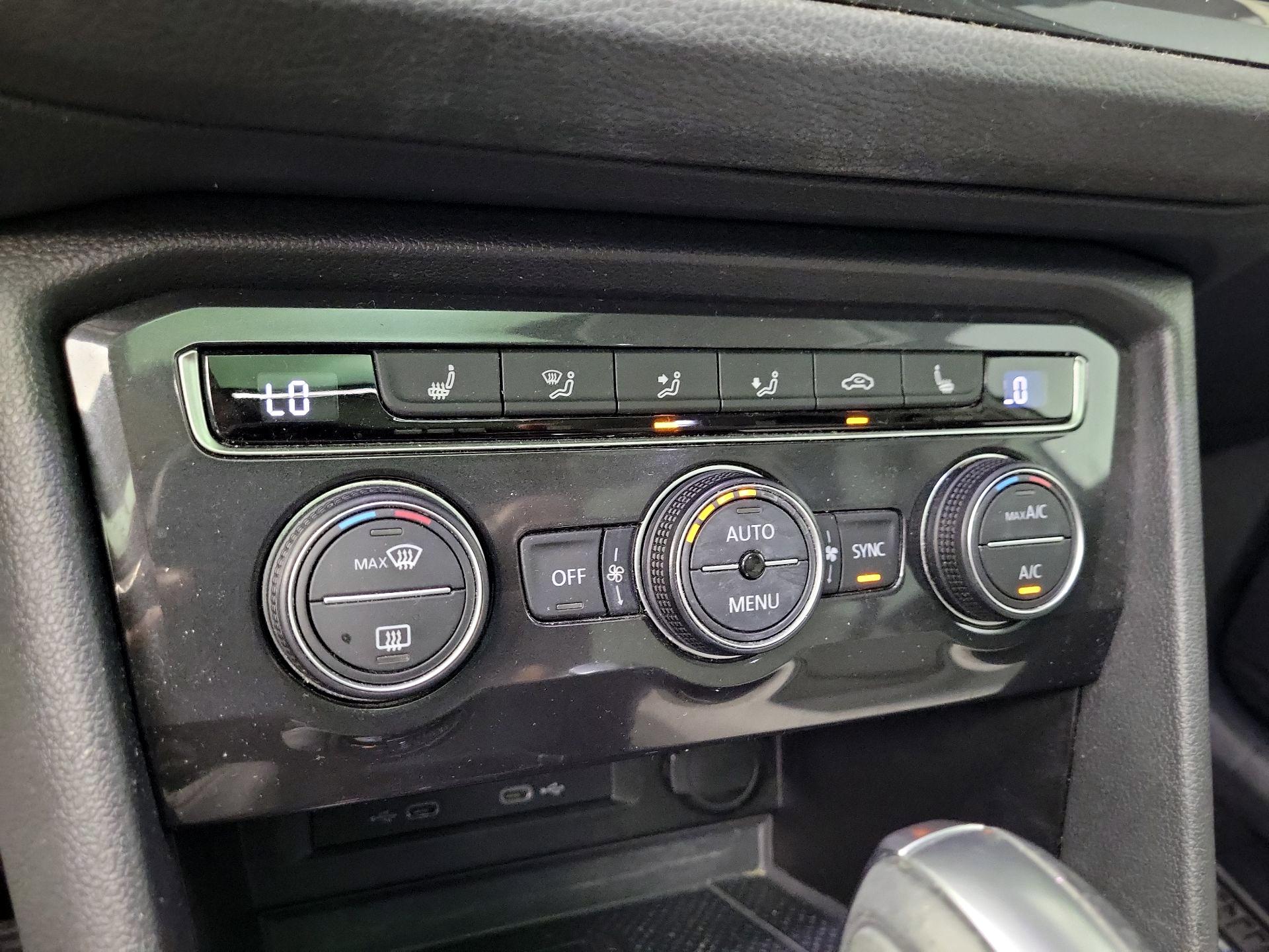 Thumbnail: 2021 Volkswagen Tiguan - 16