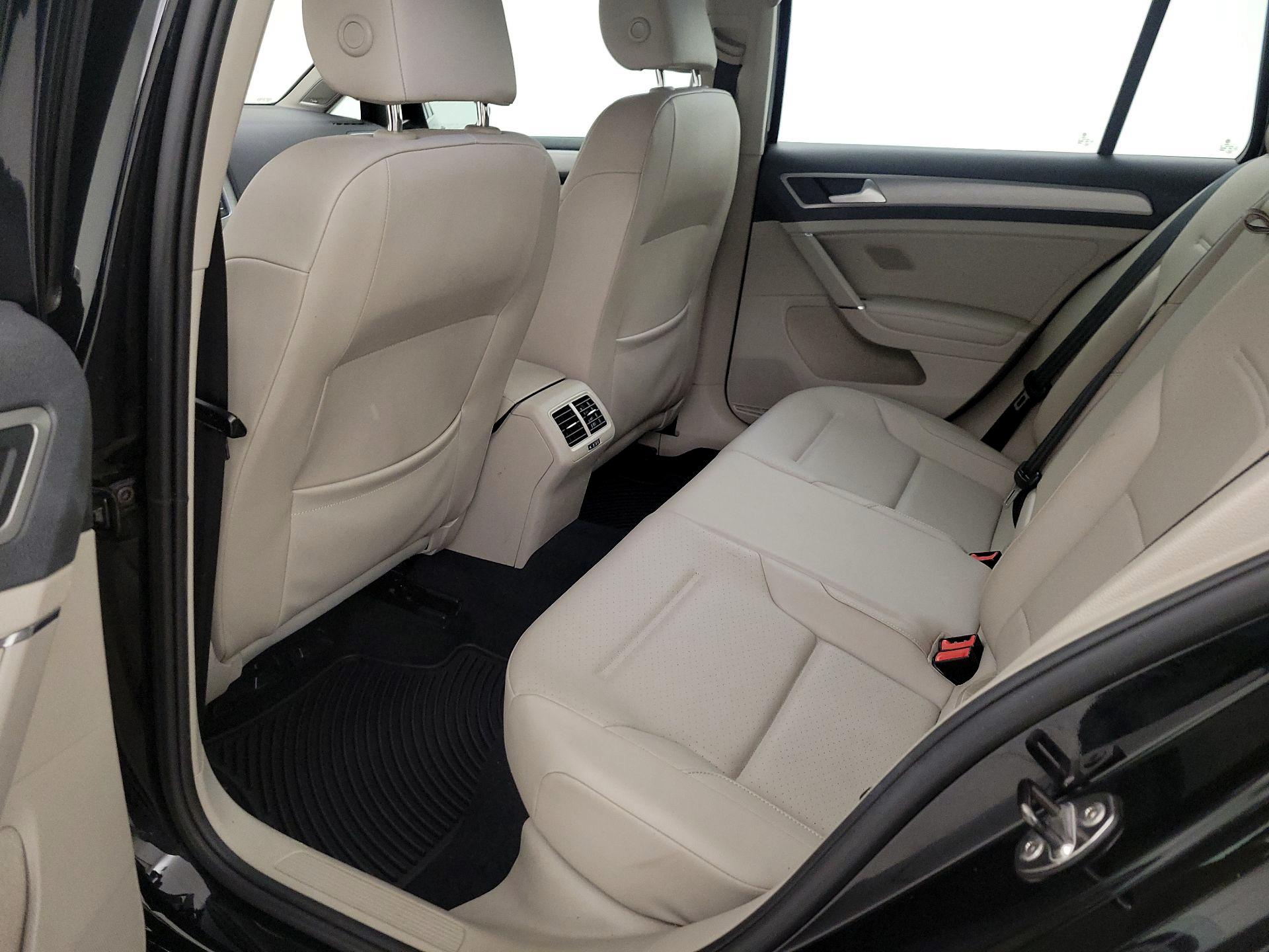 Thumbnail: 2016 Volkswagen Golf - 20