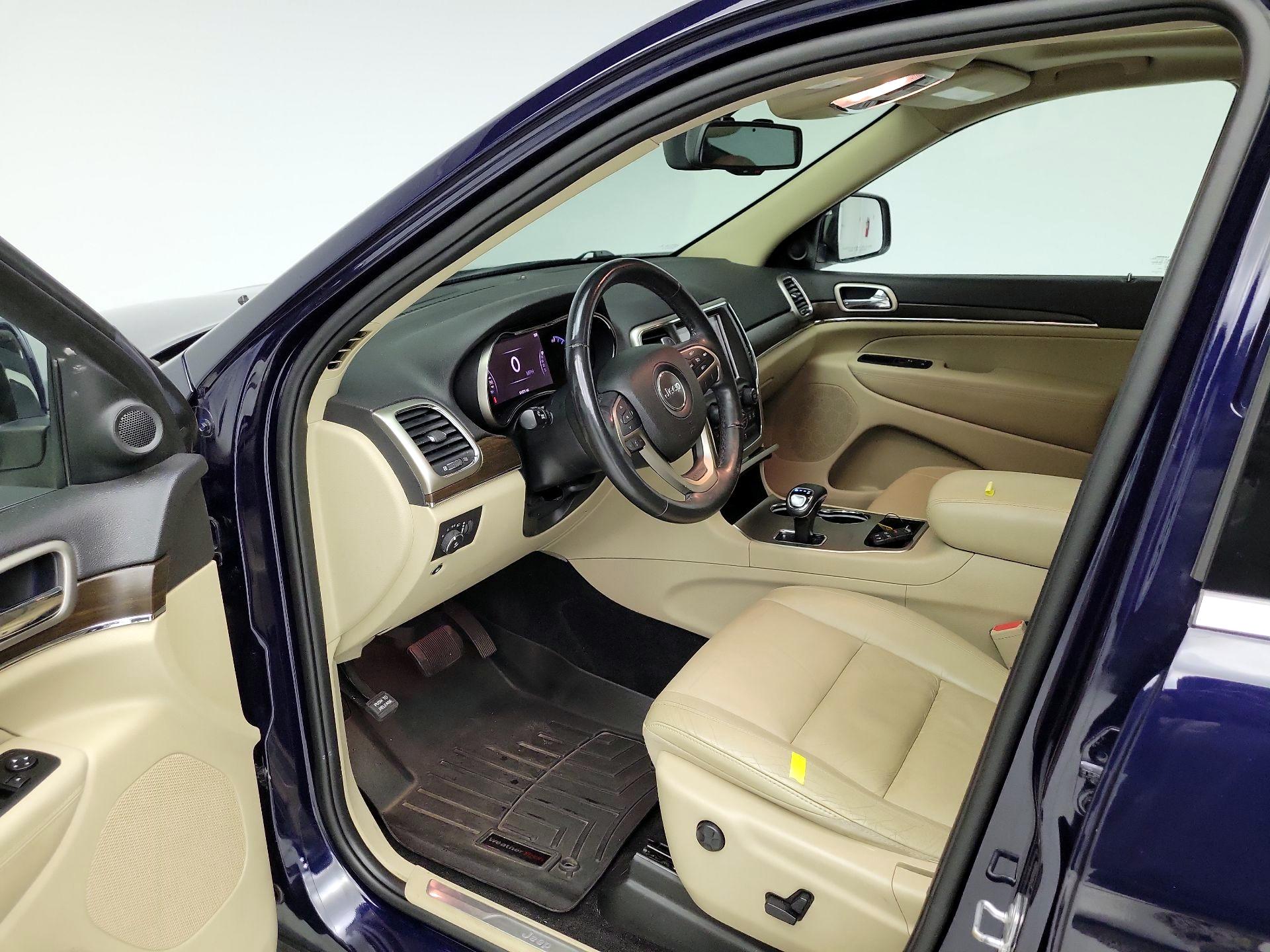 Thumbnail: 2015 Jeep Grand Cherokee - 11