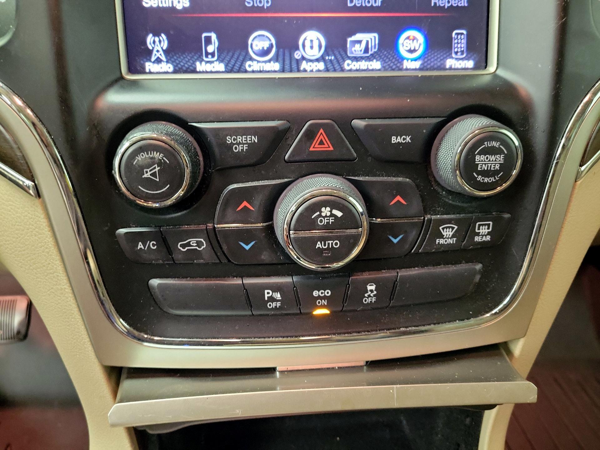 Thumbnail: 2015 Jeep Grand Cherokee - 17