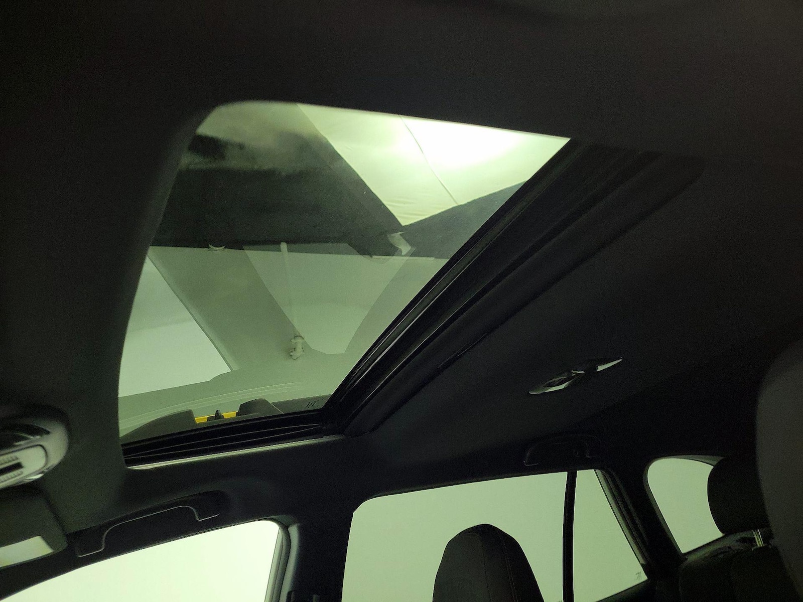 Sunroof(s) & Overhead Airbags