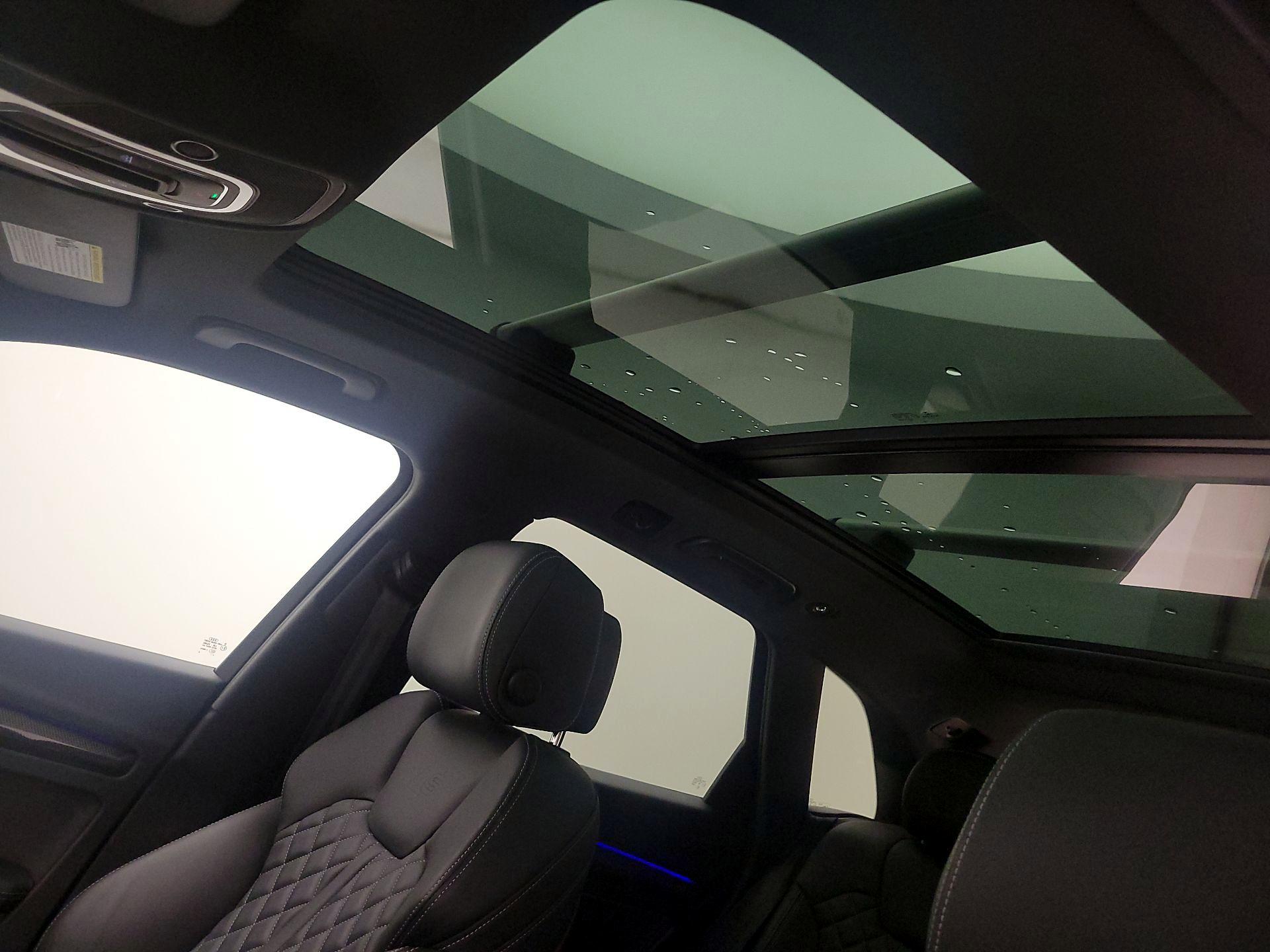Thumbnail: 2022 Audi SQ5 - 18