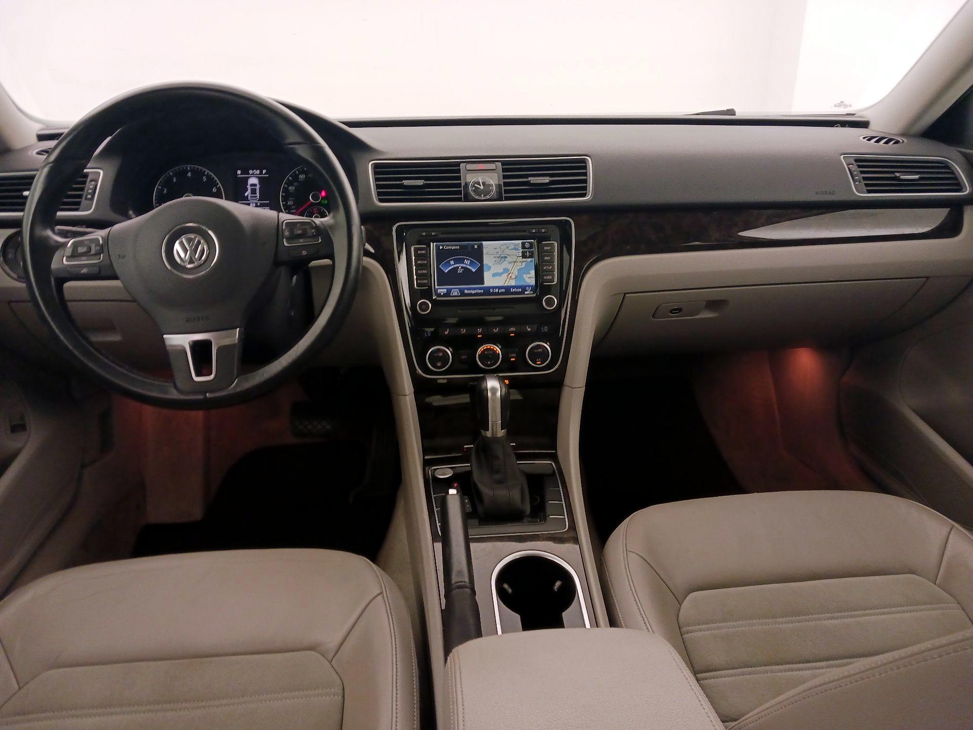 Thumbnail: 2015 Volkswagen Passat - 9