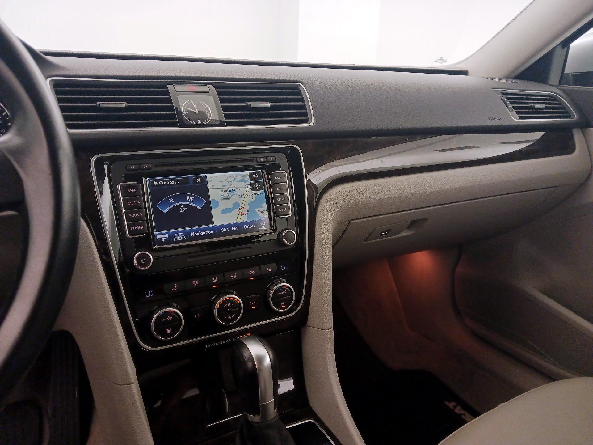 Thumbnail: 2015 Volkswagen Passat - 14