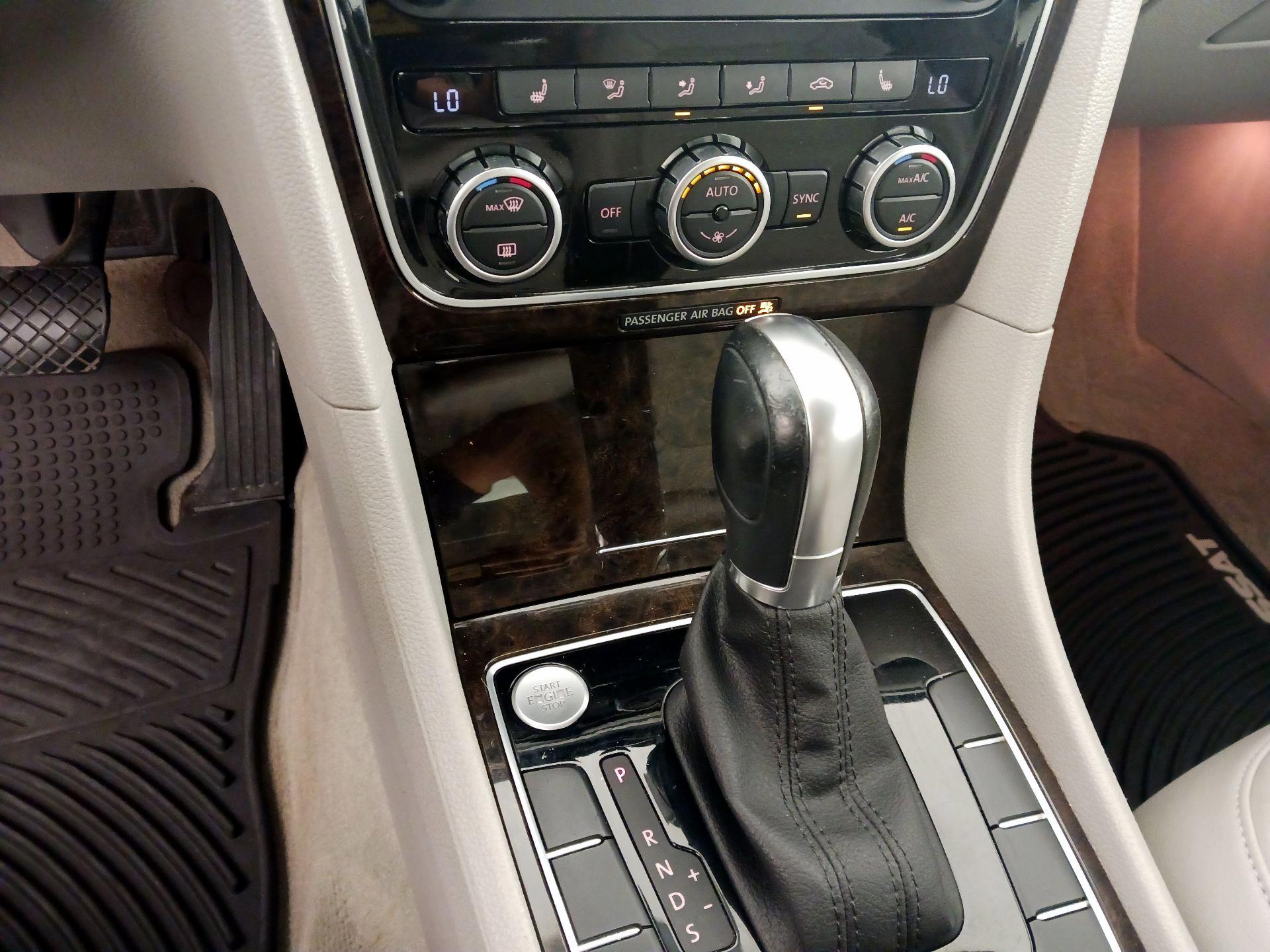 Thumbnail: 2015 Volkswagen Passat - 16