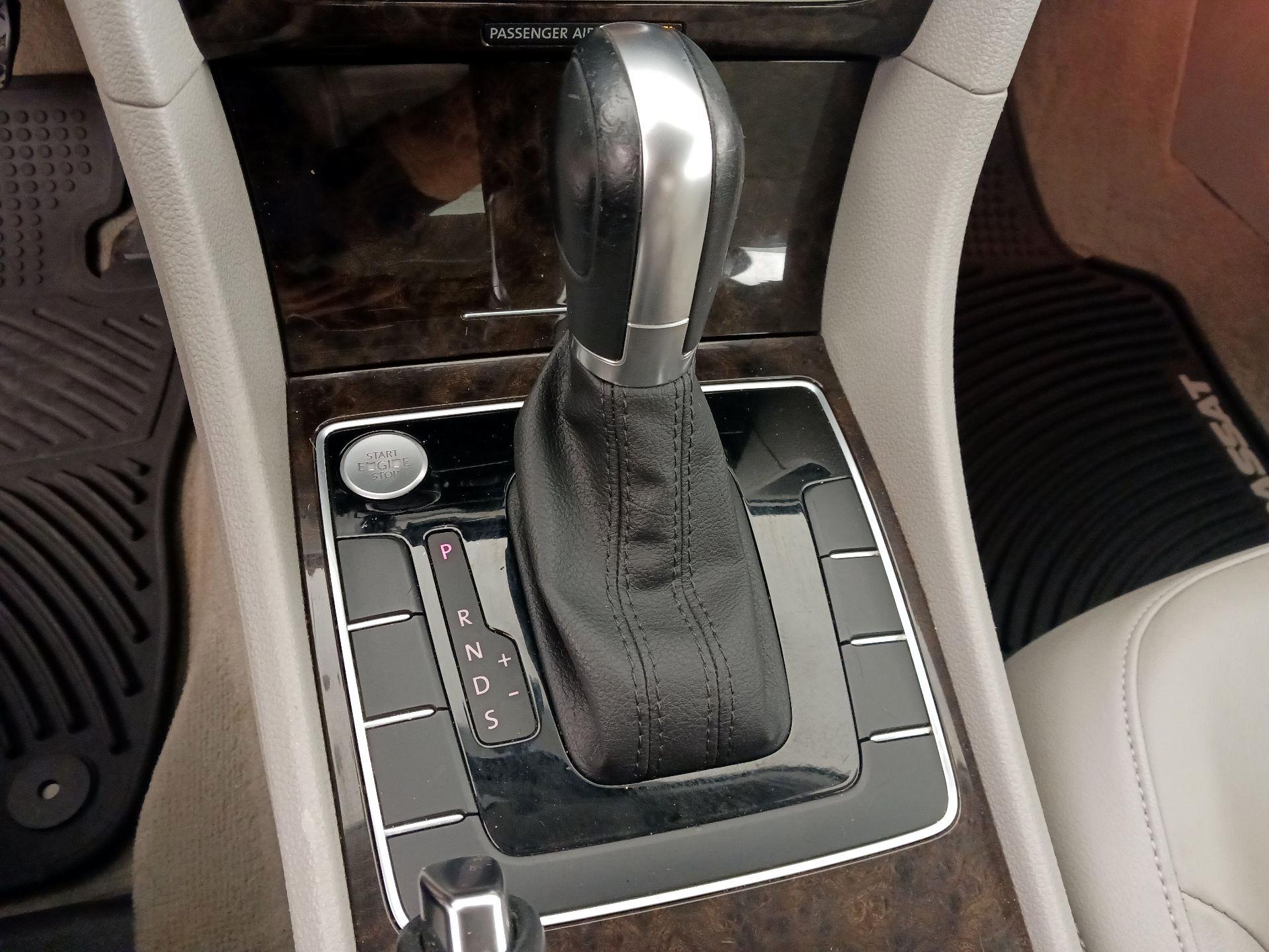 Thumbnail: 2015 Volkswagen Passat - 17