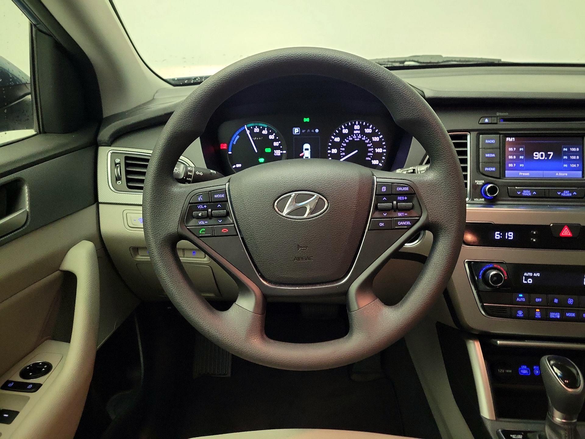 Thumbnail: 2016 Hyundai Sonata - 10
