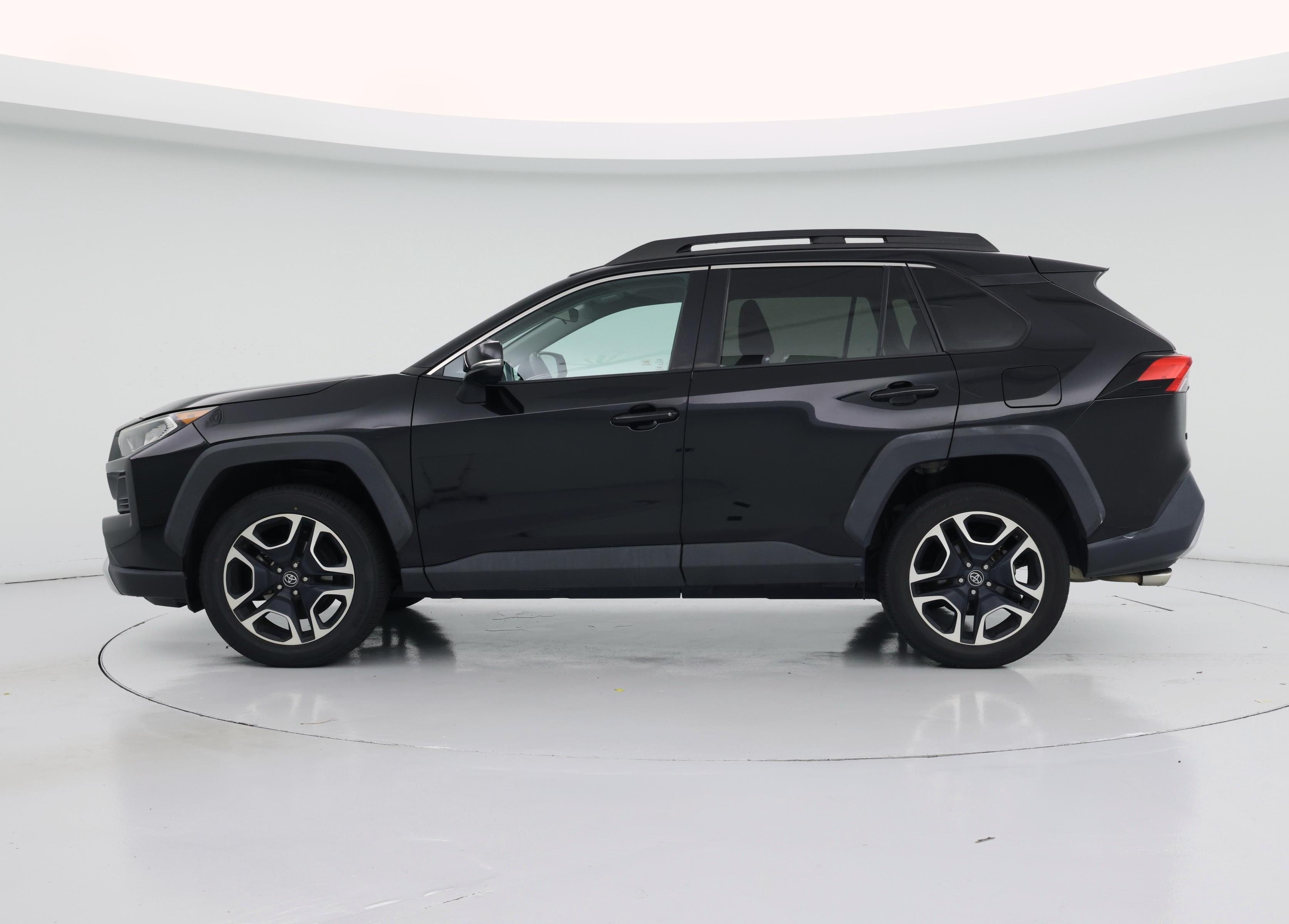 Thumbnail: 2021 Toyota RAV4 - 3