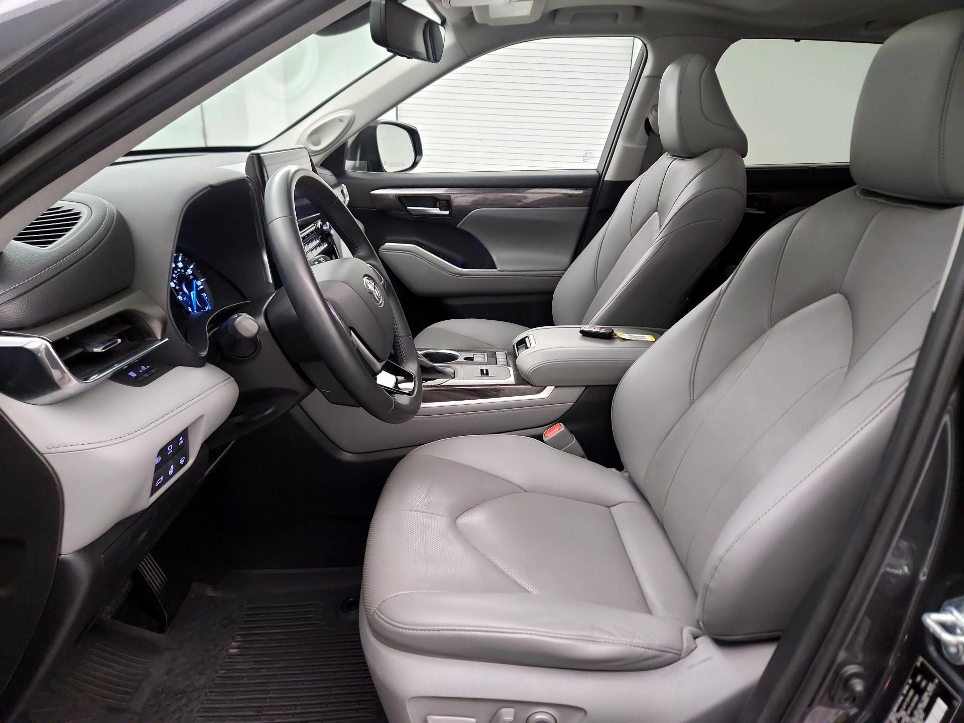 Thumbnail: 2021 Toyota Highlander - 11