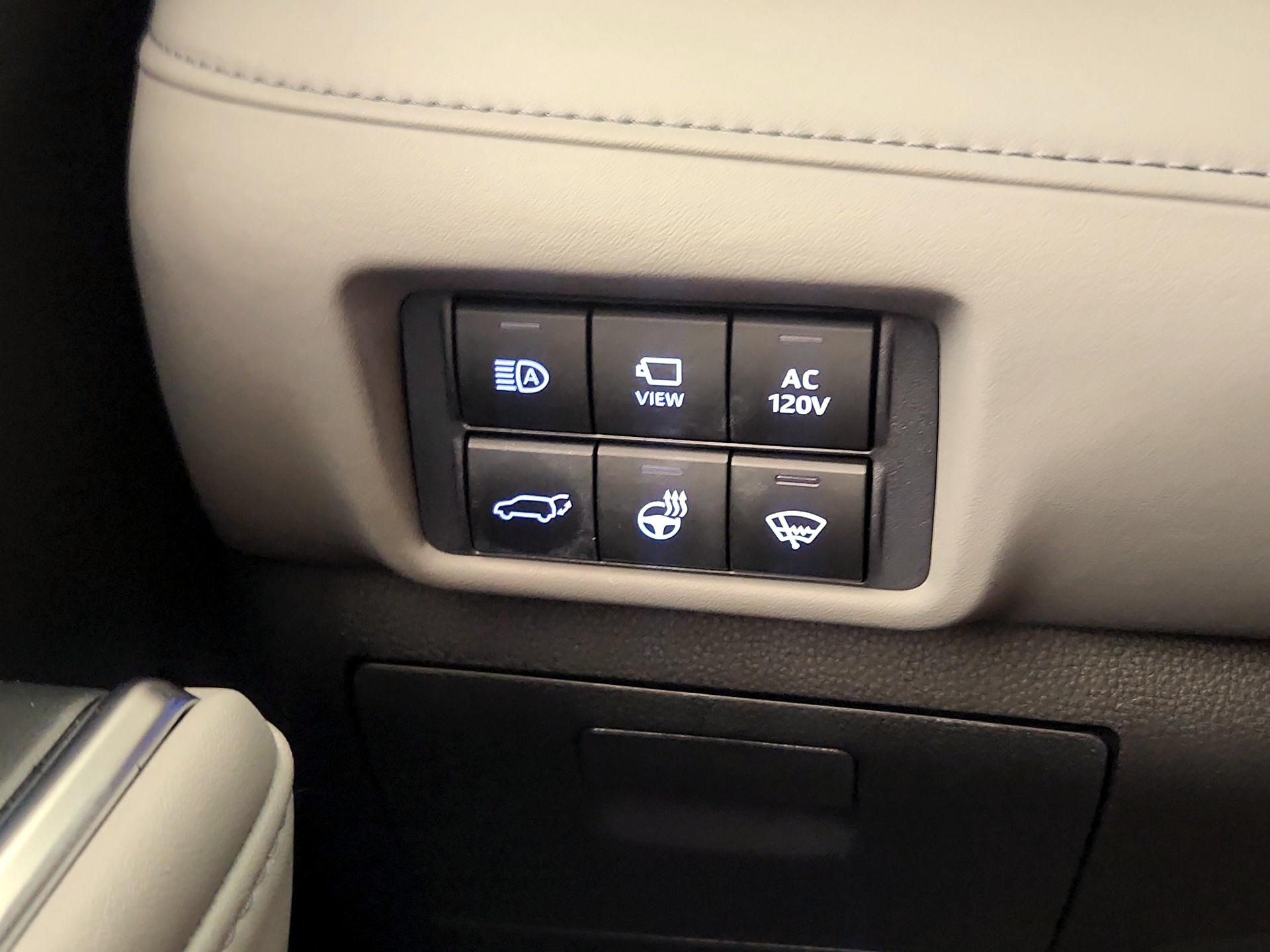 Thumbnail: 2021 Toyota Highlander - 13